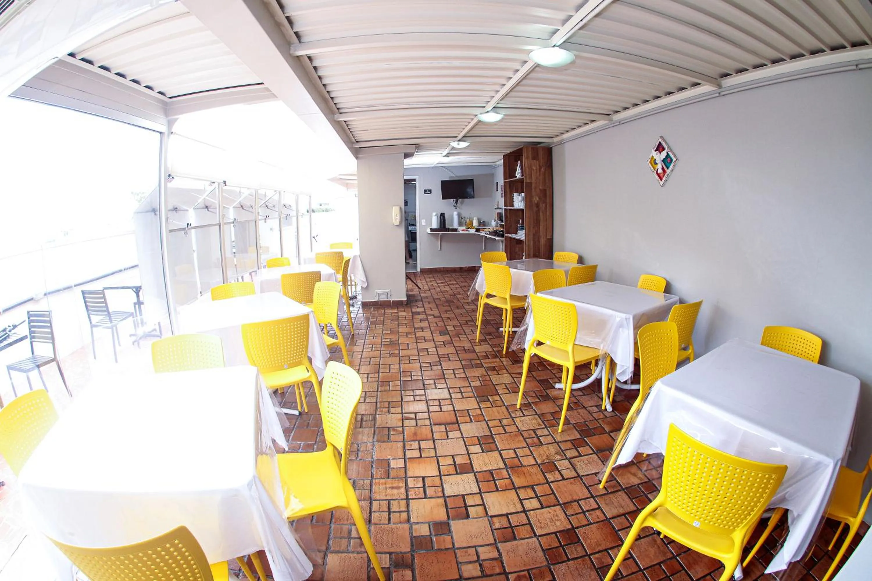 Restaurant/places to eat in Esquina Batel - Hotel Econômico