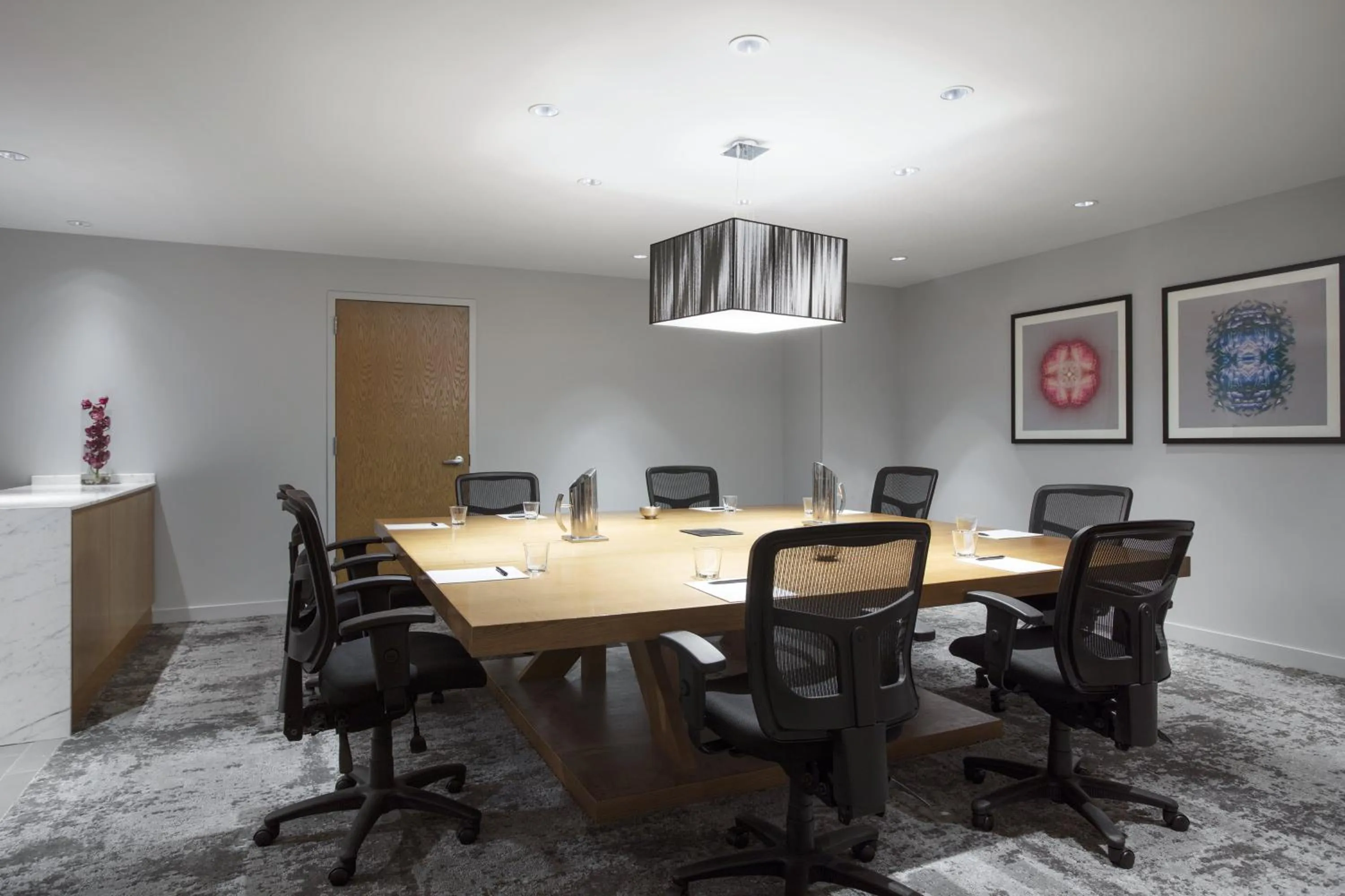 Meeting/conference room in Loews Chicago O'Hare Hotel