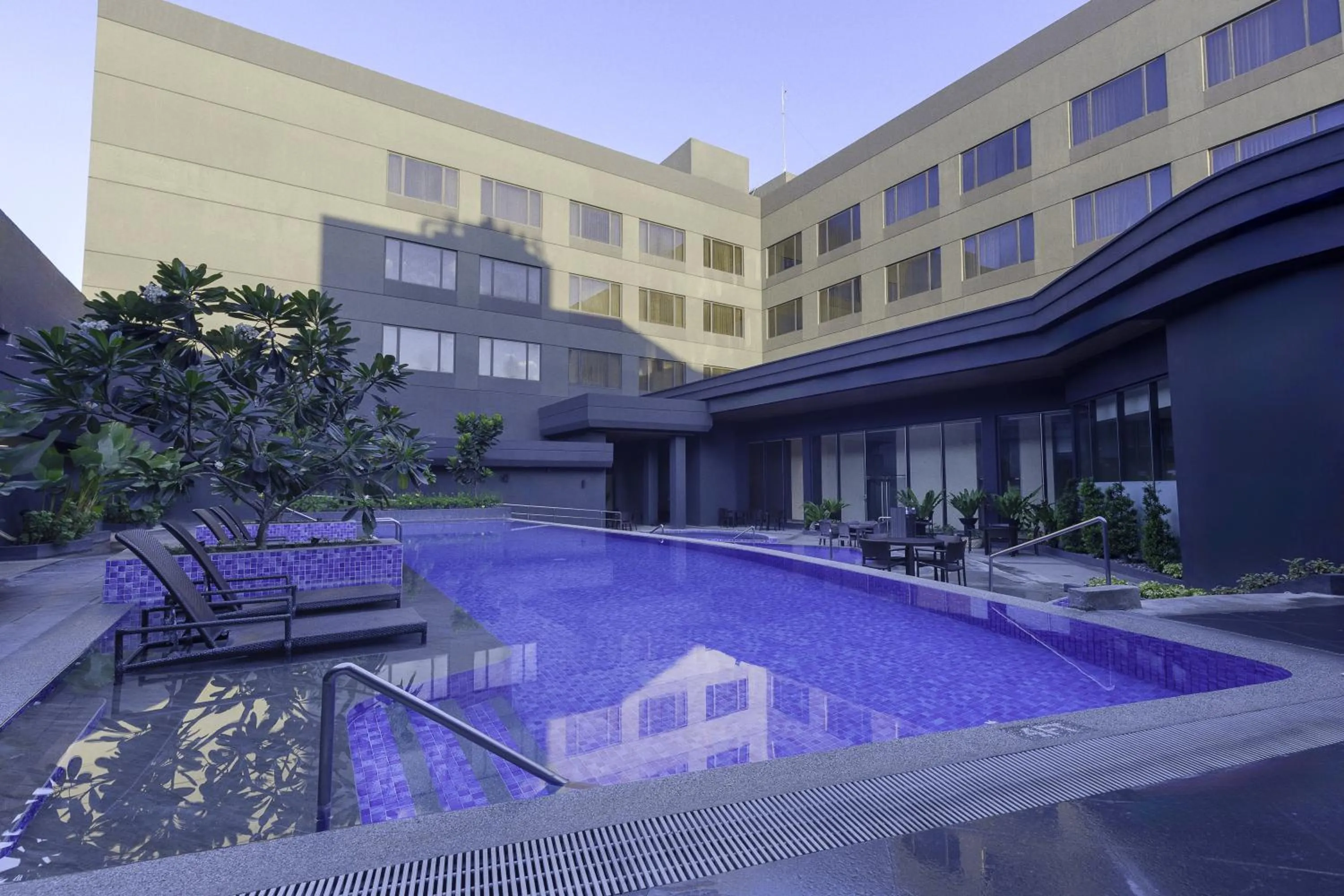 Swimming pool in Grand Summit Hotel General Santos