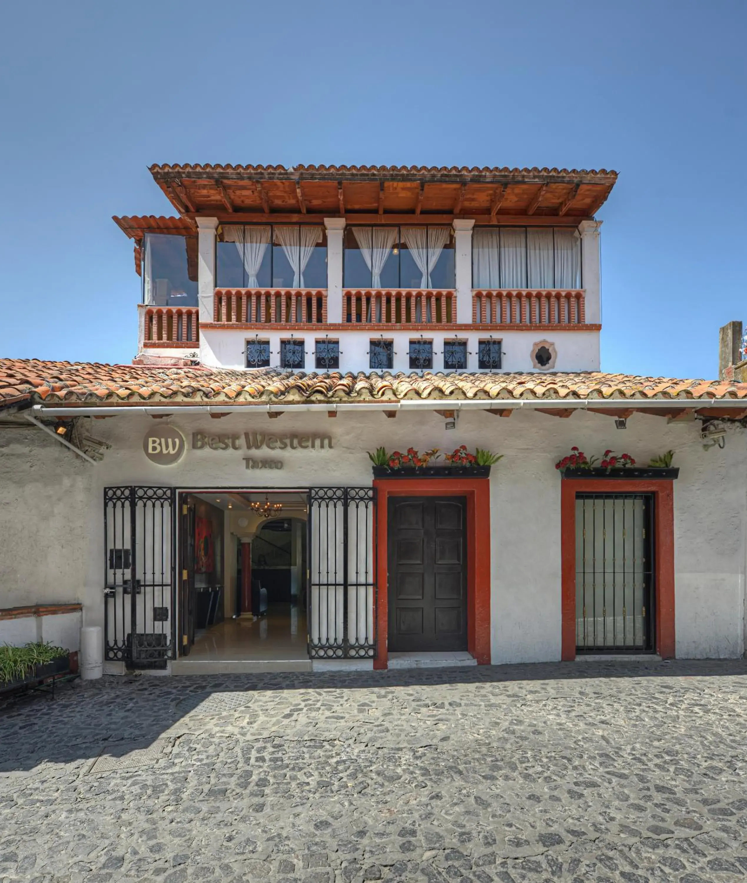 Property building in Best Western Taxco Property building in Best Western Taxco