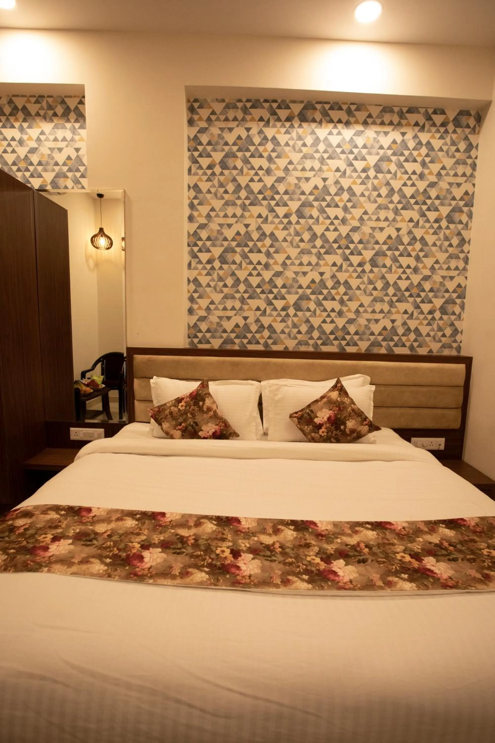 Bed in Hotel Bhairav Bagh with Swimming Pool