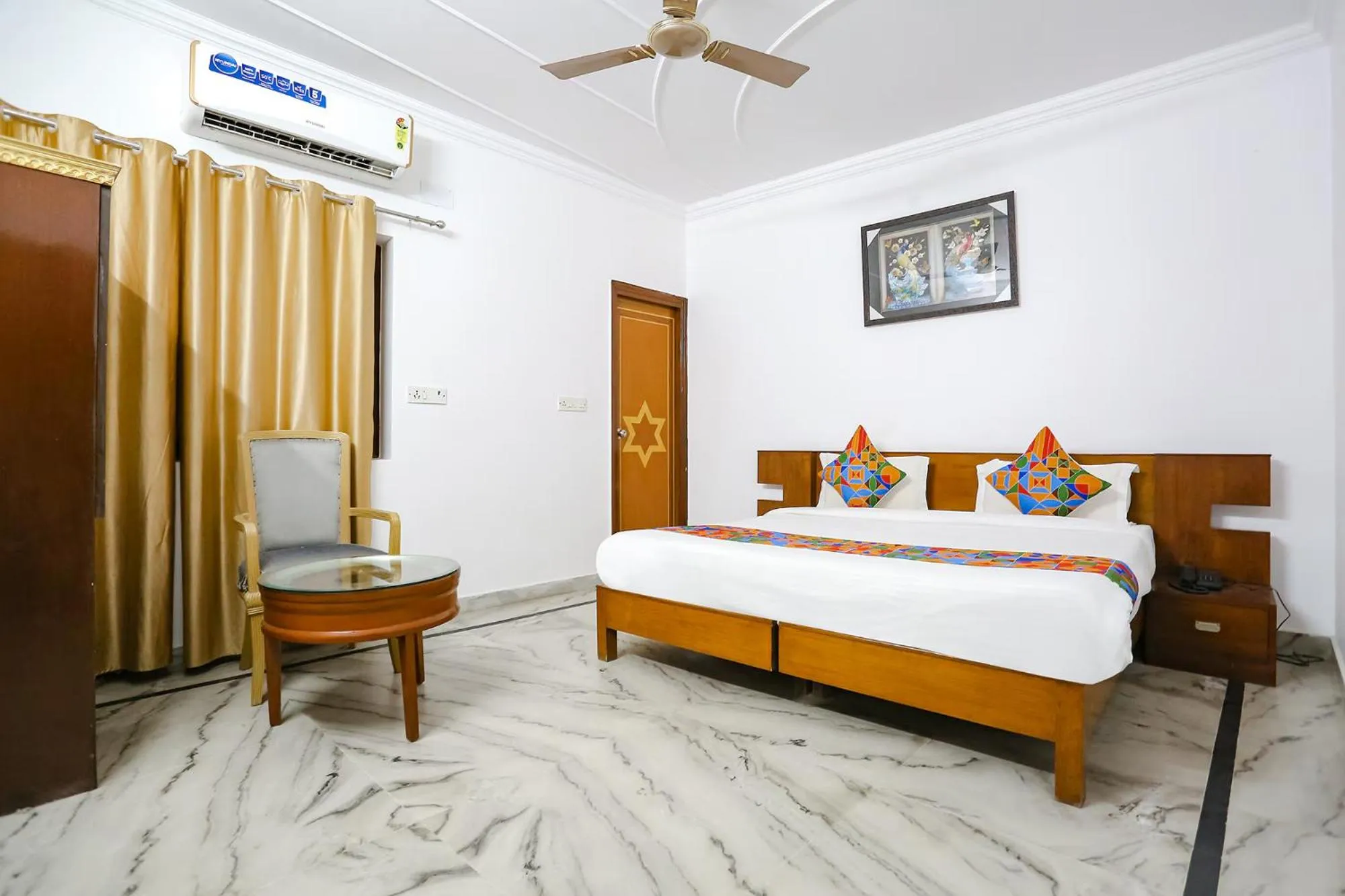 Bed in FabHotel Premium Rooms - Nr Yashobhoomi Convention Centre