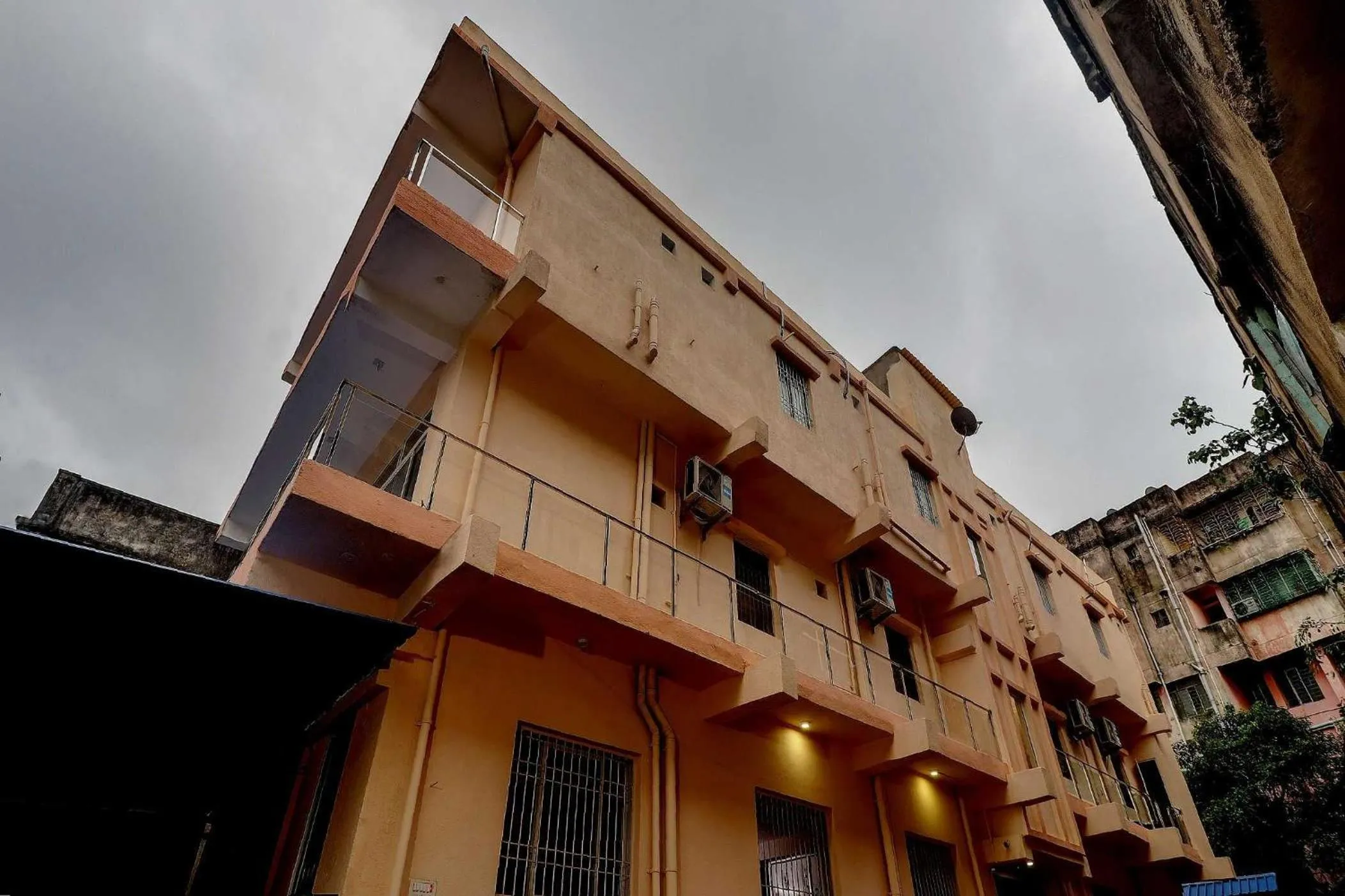 Facade/entrance in Super Hotel O The Radium Inn