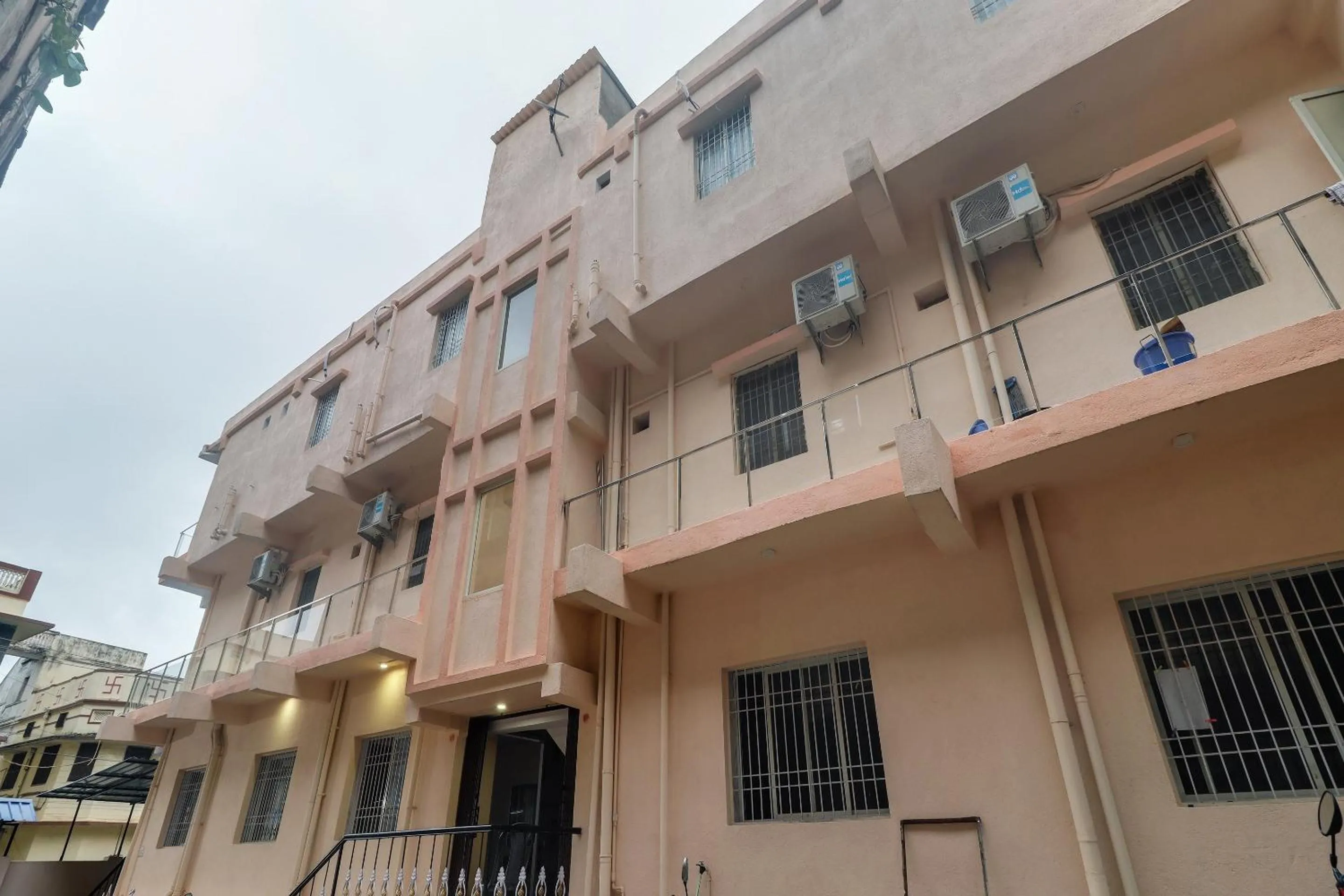 Facade/entrance in Super Hotel O The Radium Inn