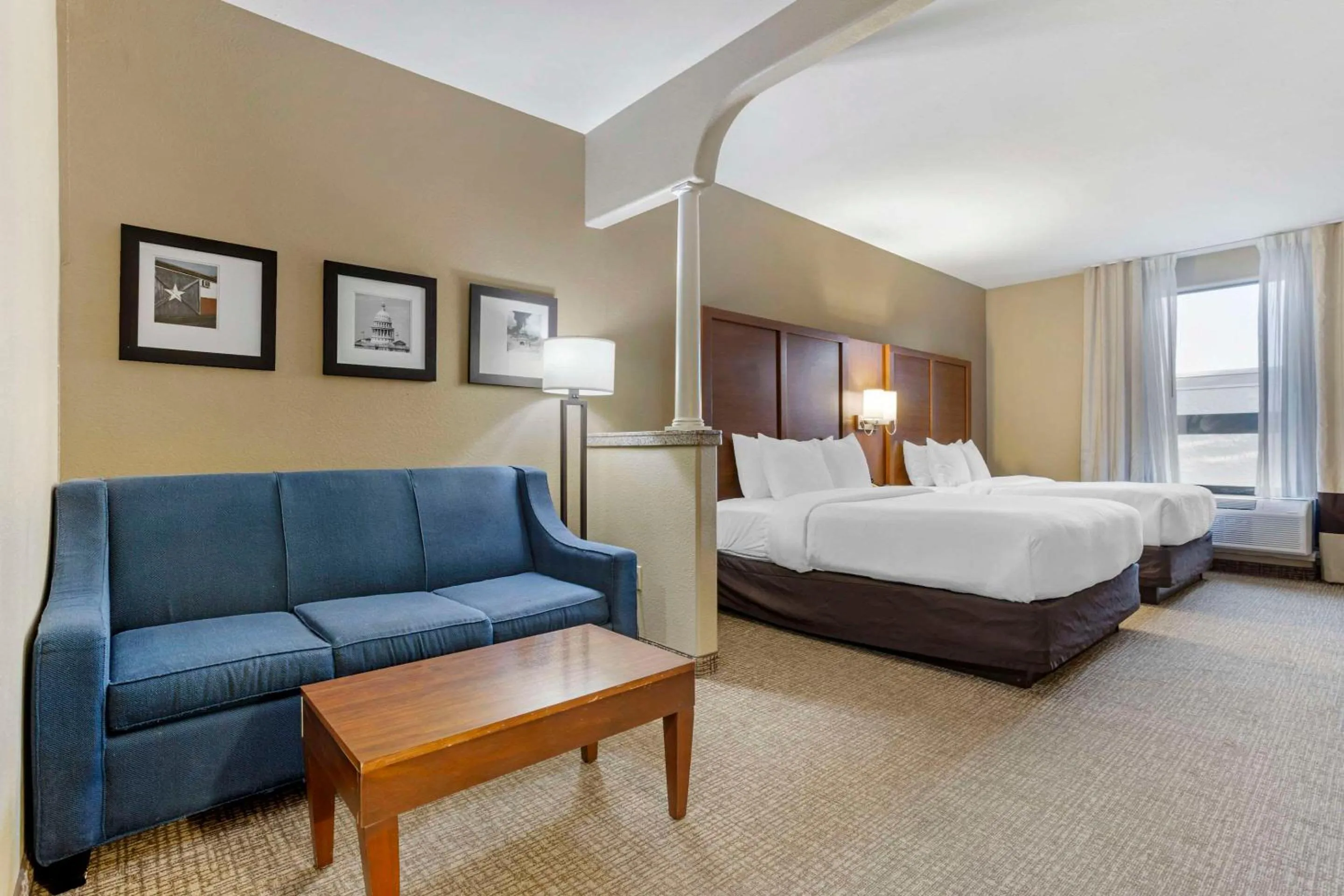 Bedroom, Bed in Comfort Suites Houston NW - Vintage Park