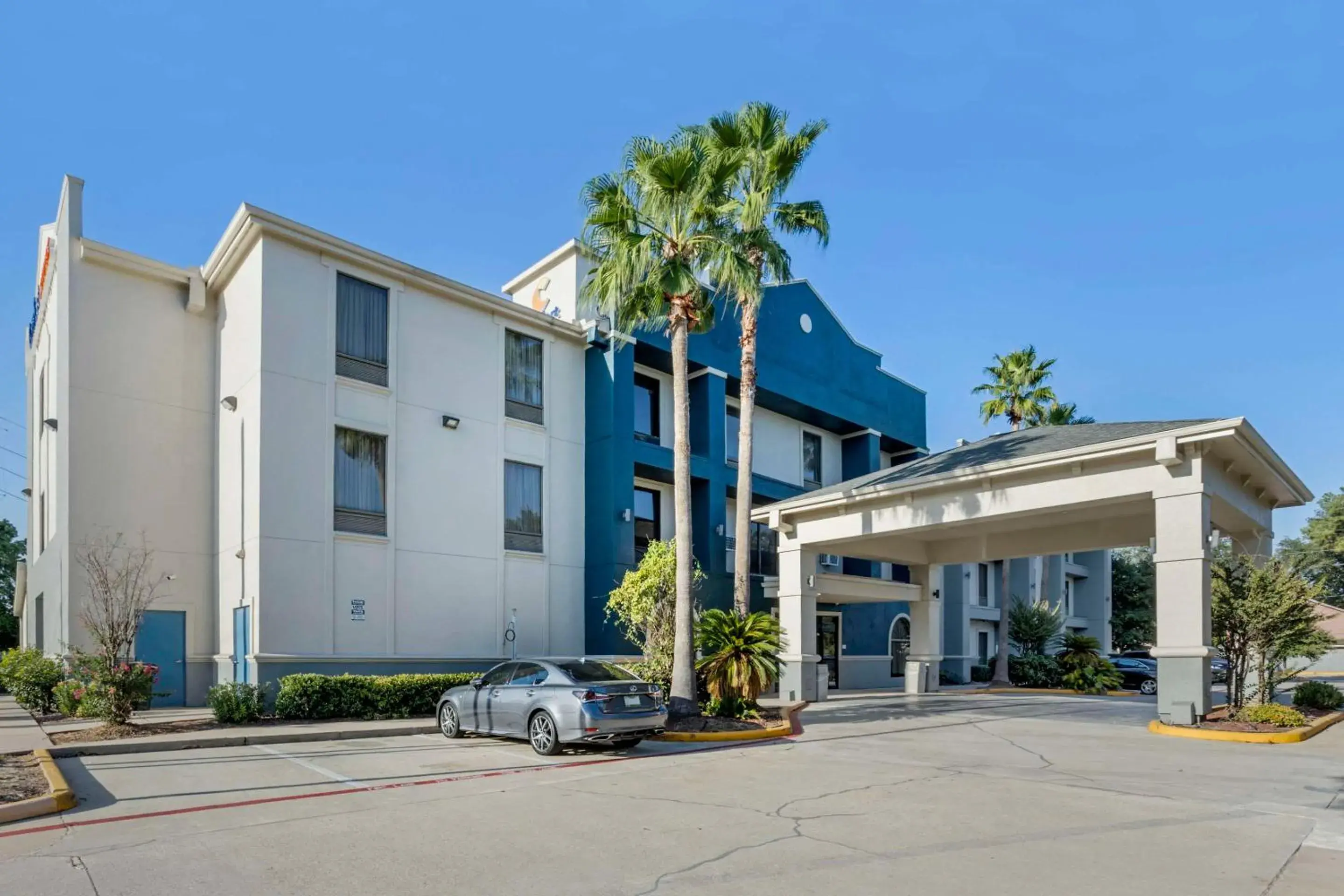 Property building in Comfort Suites Houston NW - Vintage Park Property building in Comfort Suites Houston NW - Vintage Park