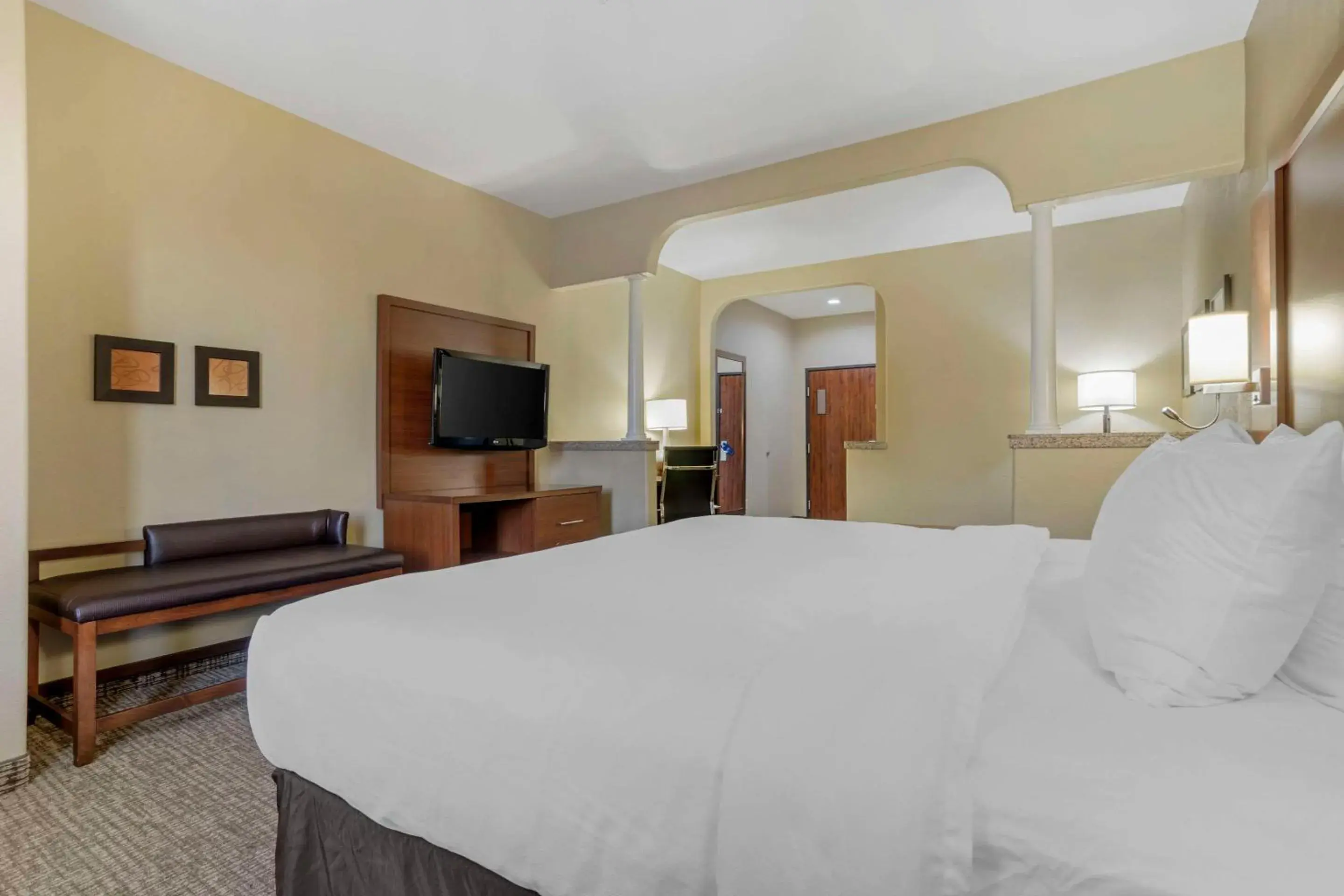 Bedroom, Bed in Comfort Suites Houston NW - Vintage Park Bedroom, Bed in Comfort Suites Houston NW - Vintage Park