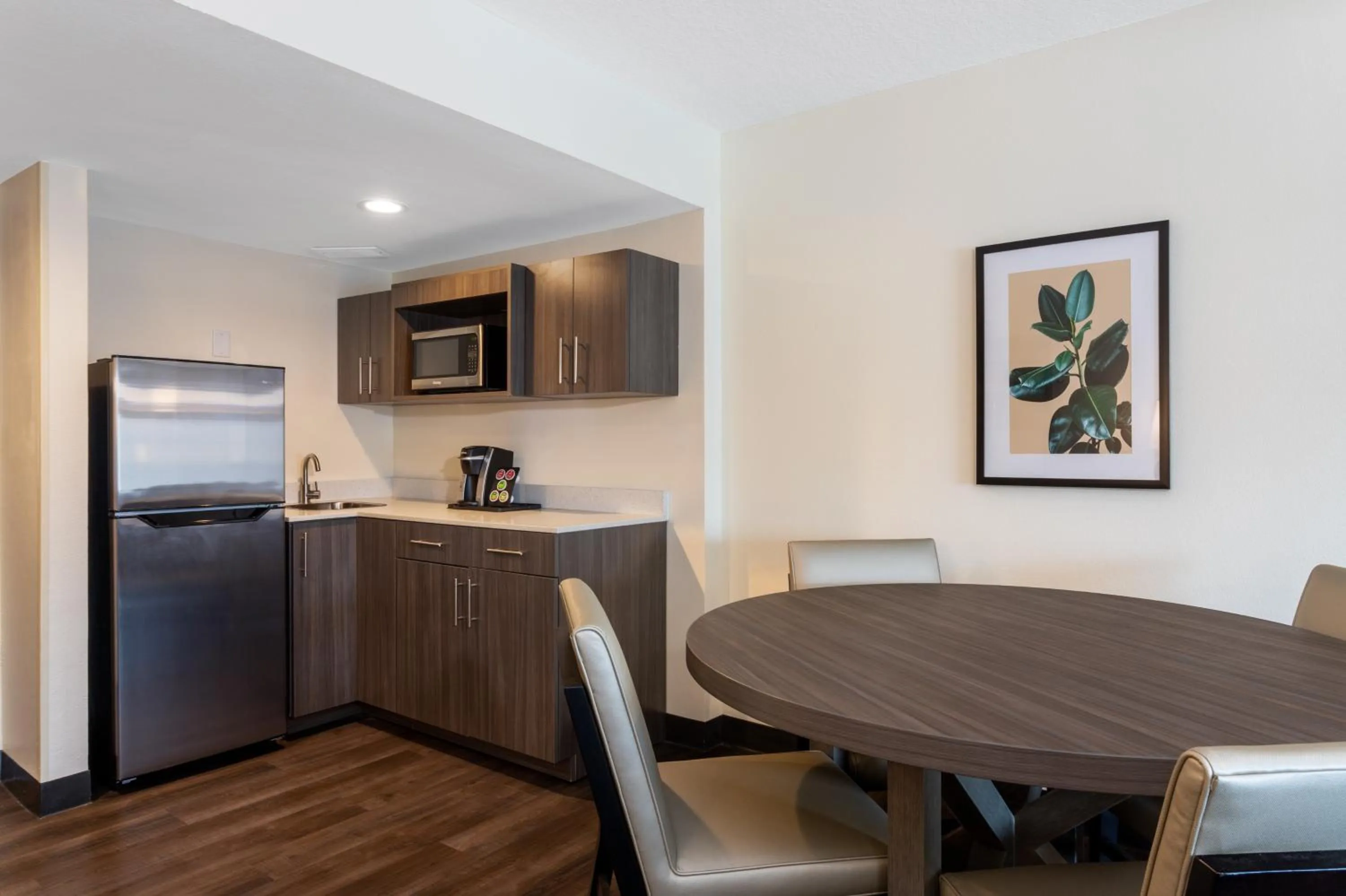 Kitchen or kitchenette in Holiday Inn - Tampa North by IHG