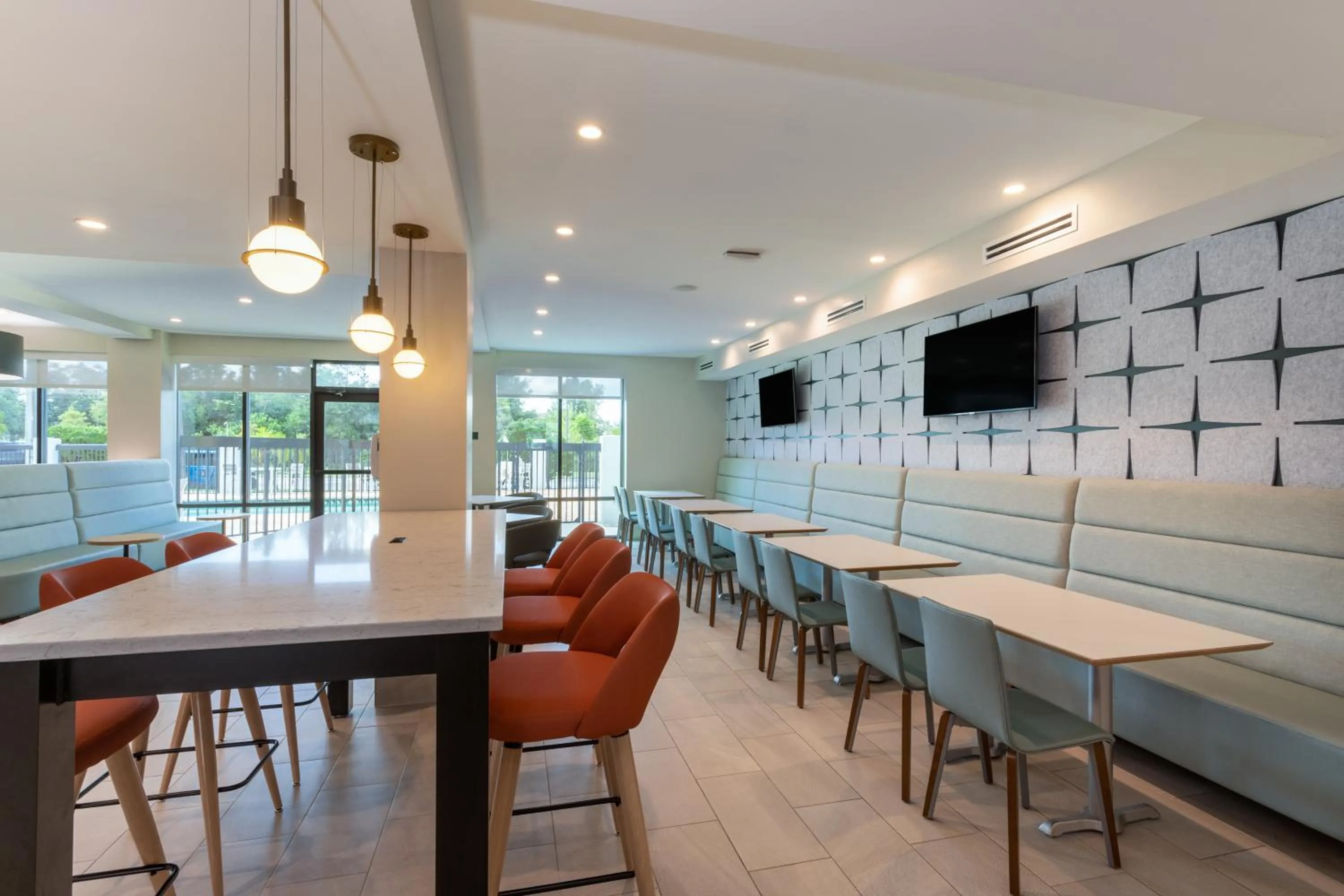 Dining area in Holiday Inn - Tampa North by IHG