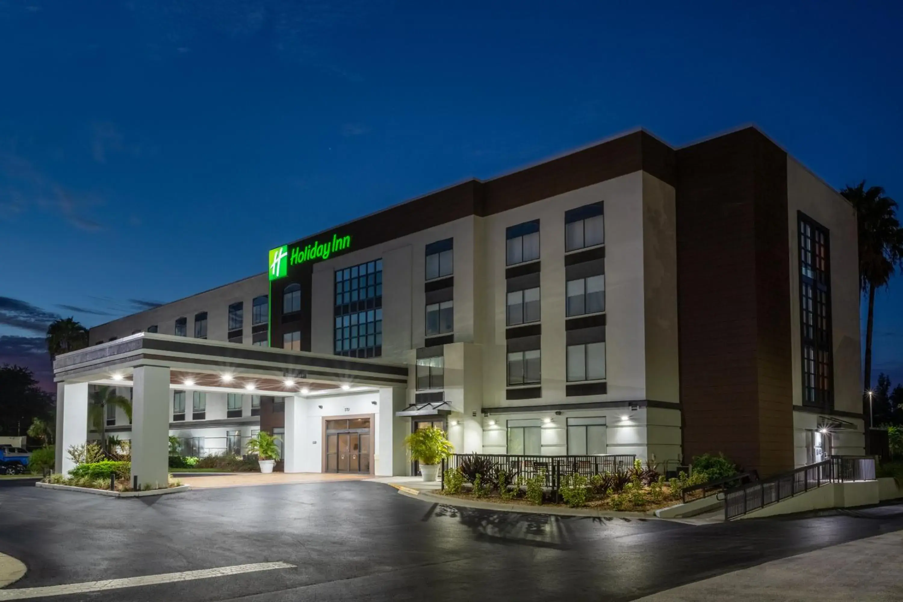 Property building in Holiday Inn - Tampa North by IHG Property building in Holiday Inn - Tampa North by IHG