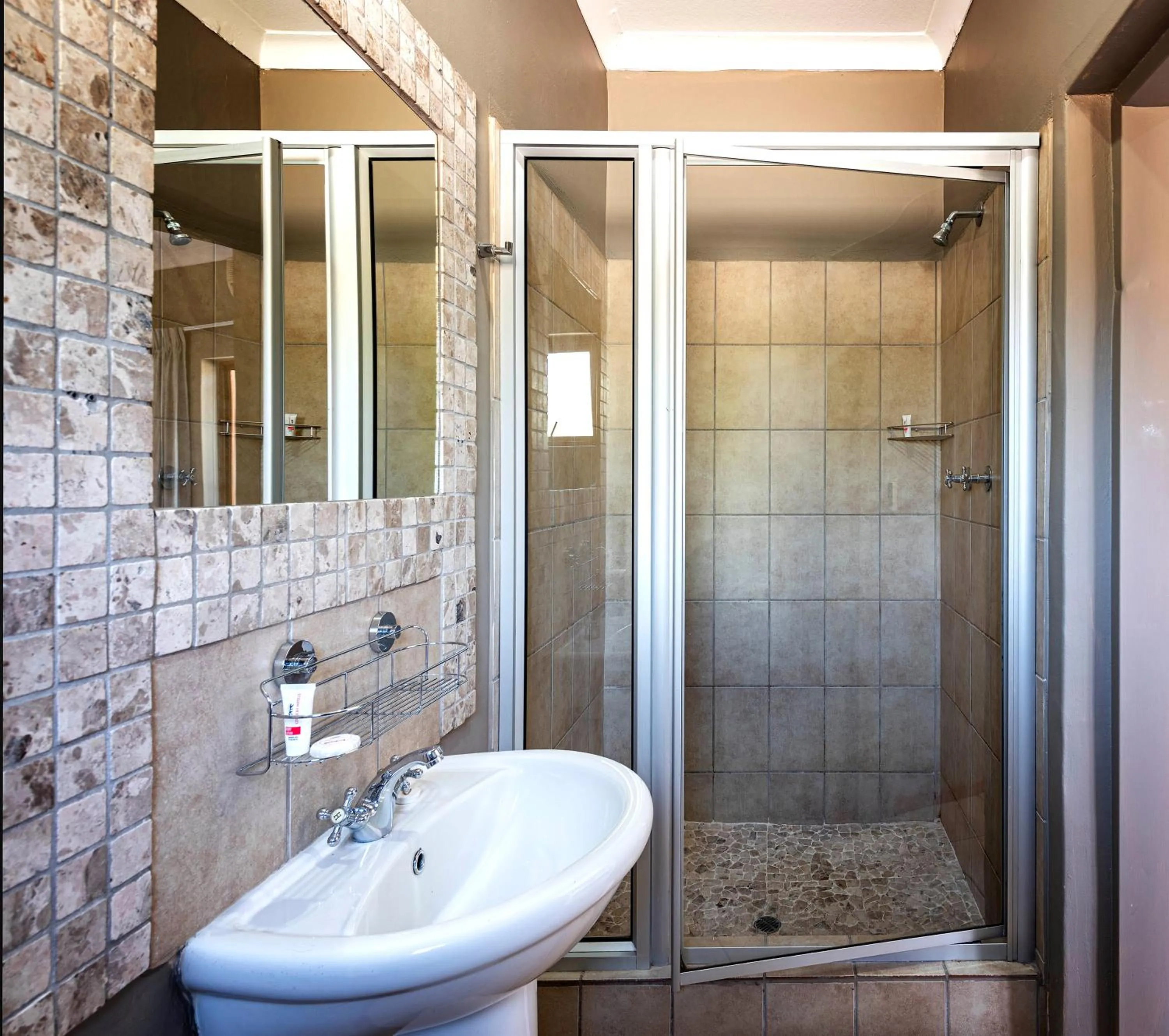 Bathroom in Upington Inn