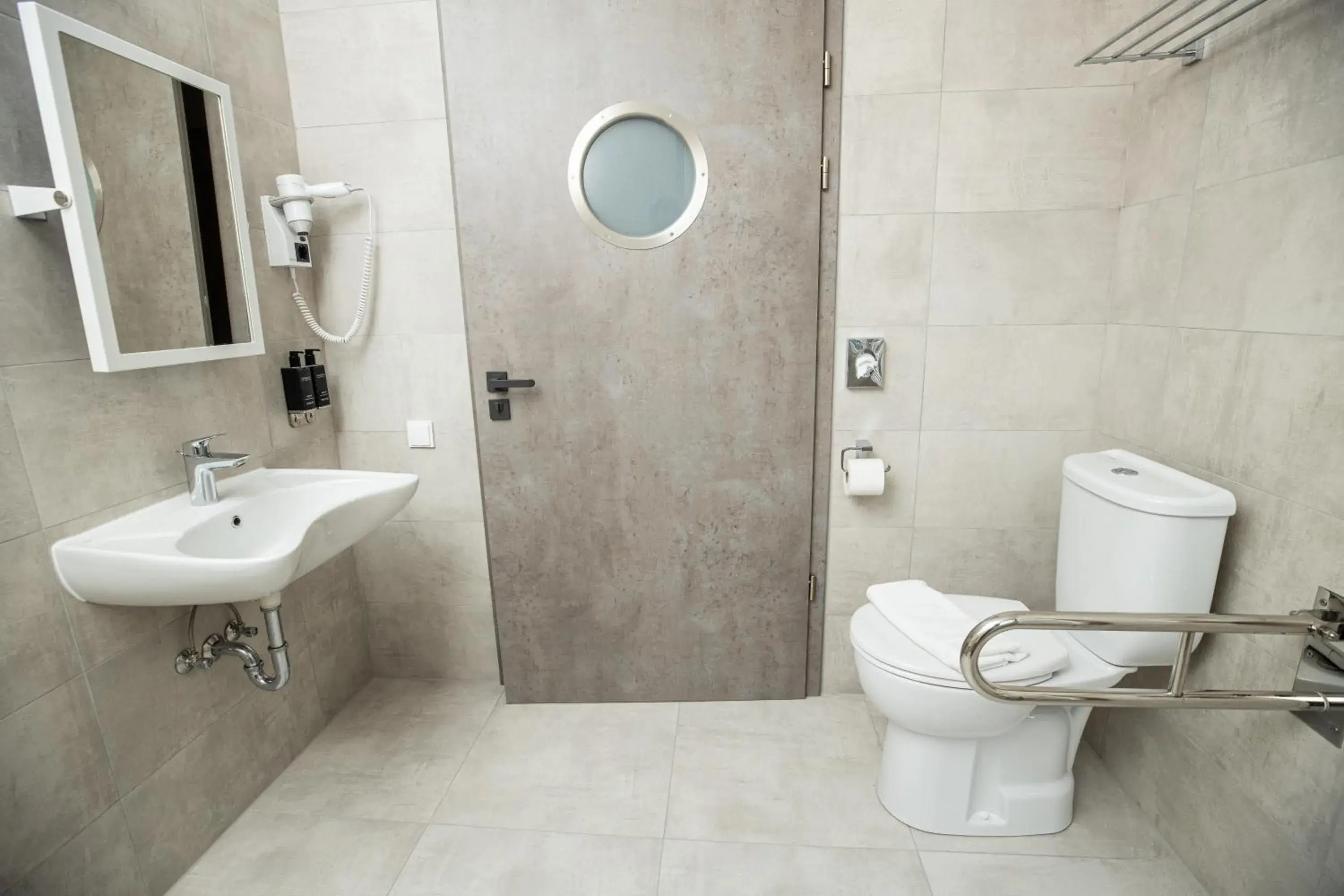 Twin Room - Disability Access in Arena Deluxe & Spa Twin Room - Disability Access in Arena Deluxe & Spa