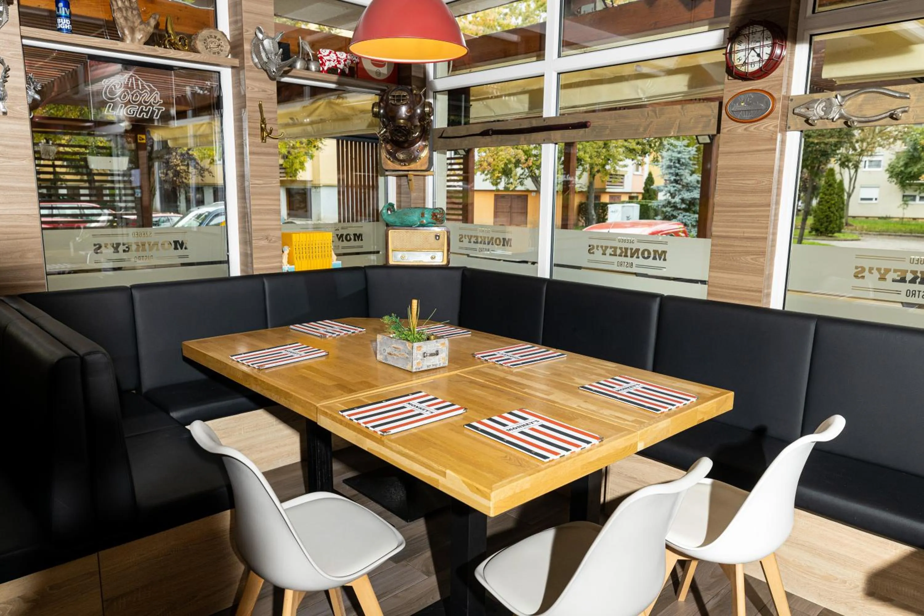 Restaurant/places to eat in Arena Deluxe & Spa