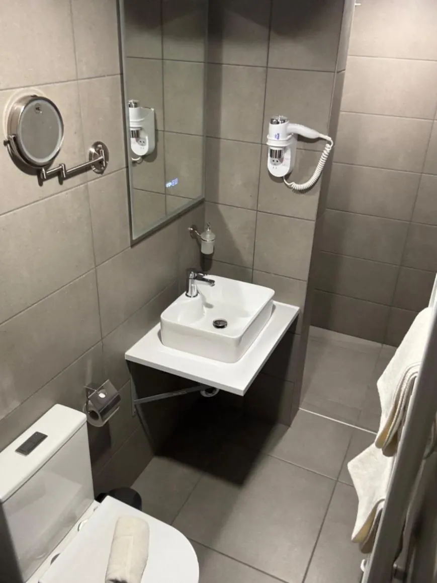 Shower in Arena Deluxe & Spa