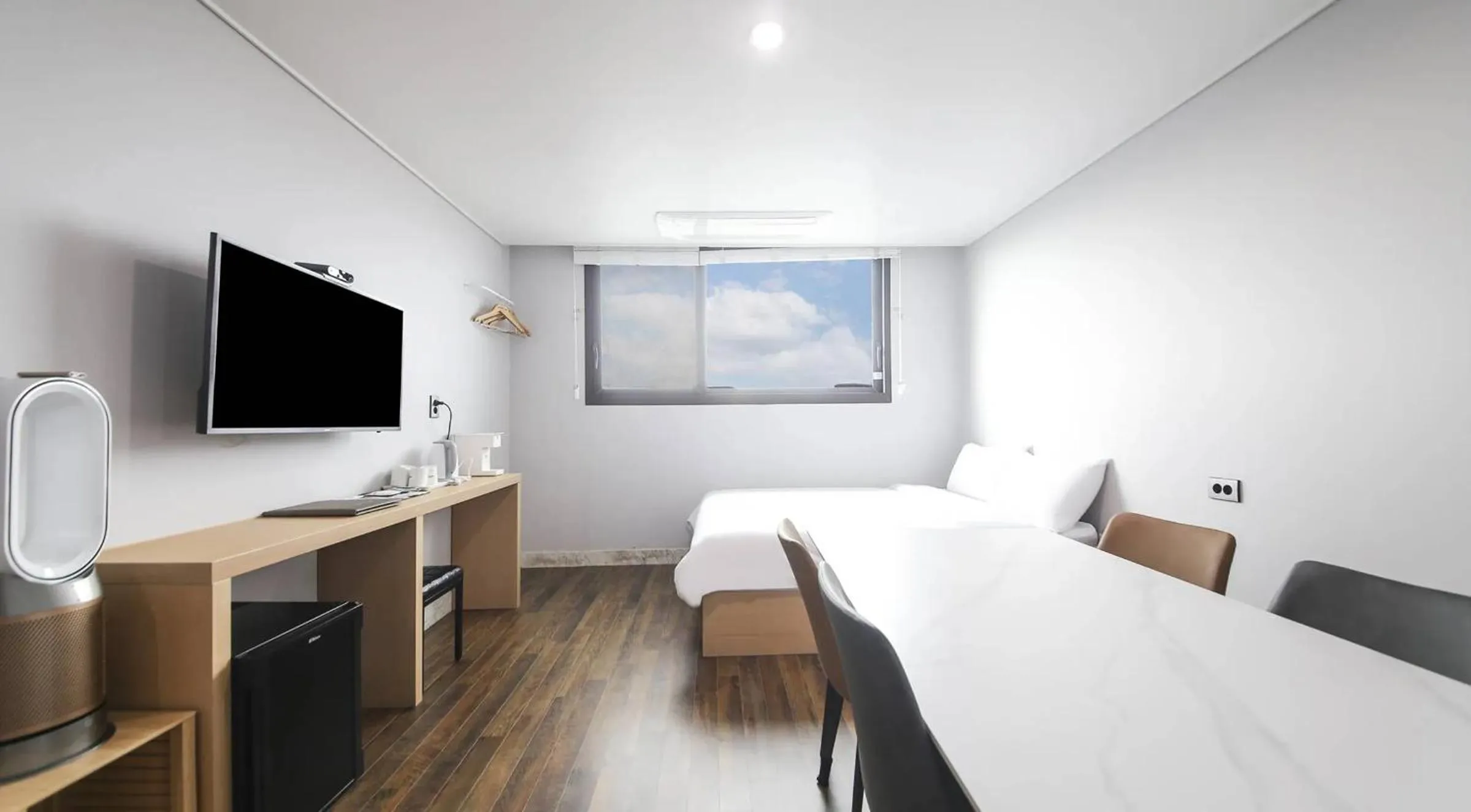 Photo of the whole room, Bed in Aroomi Hotel Hyupjae