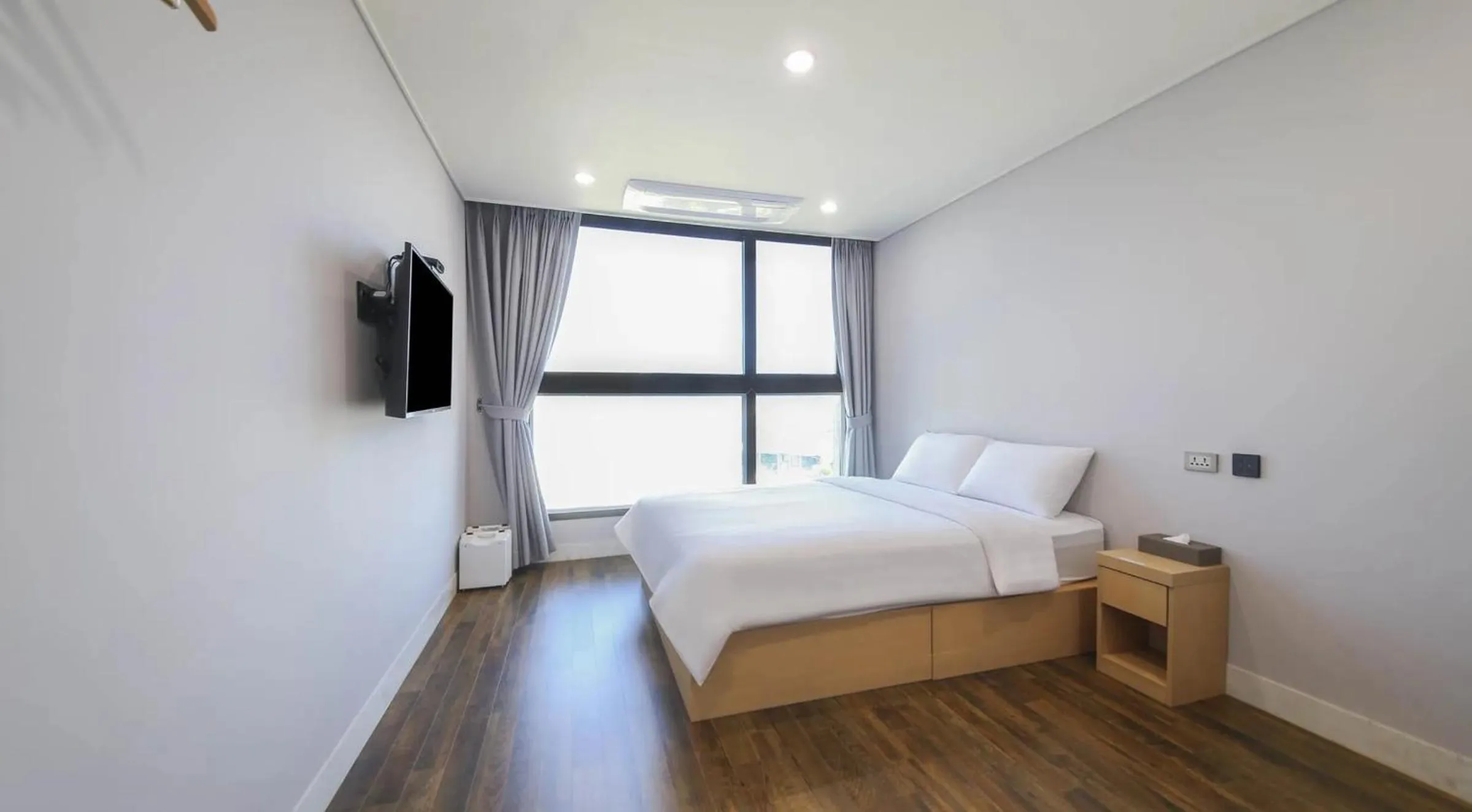 Photo of the whole room, Bed in Aroomi Hotel Hyupjae