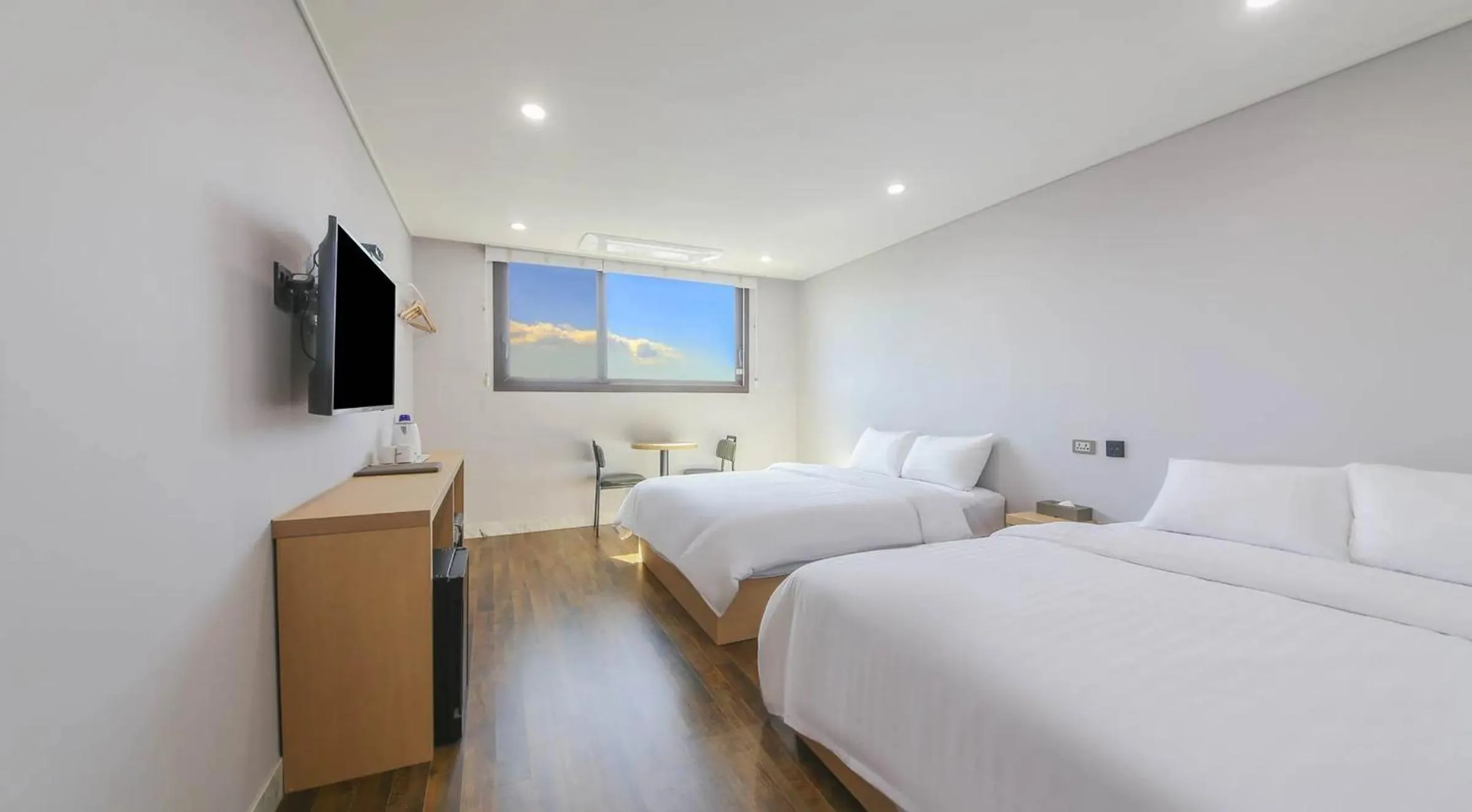 Photo of the whole room, Bed in Aroomi Hotel Hyupjae