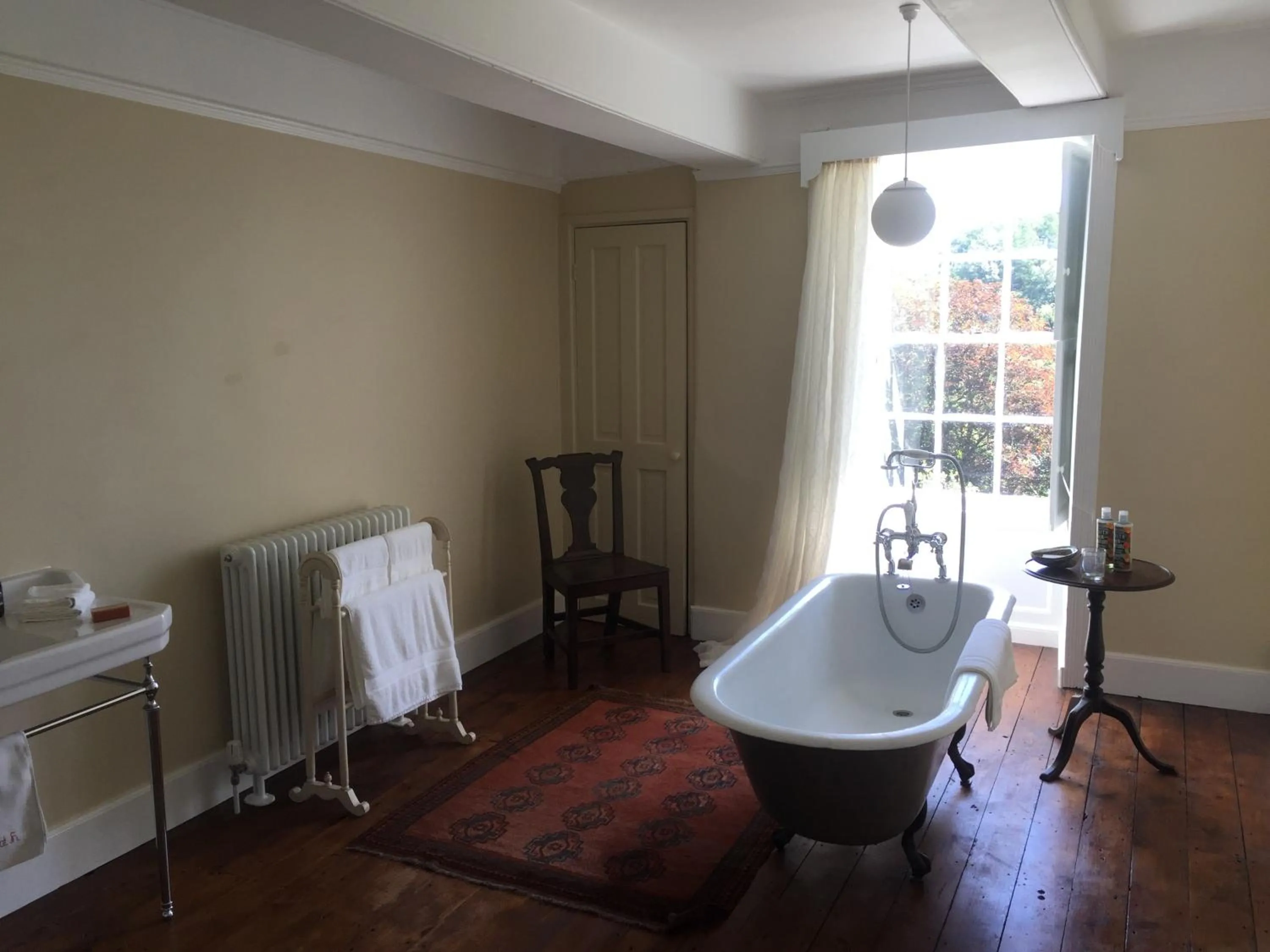 Bath in Noyadd Trefawr