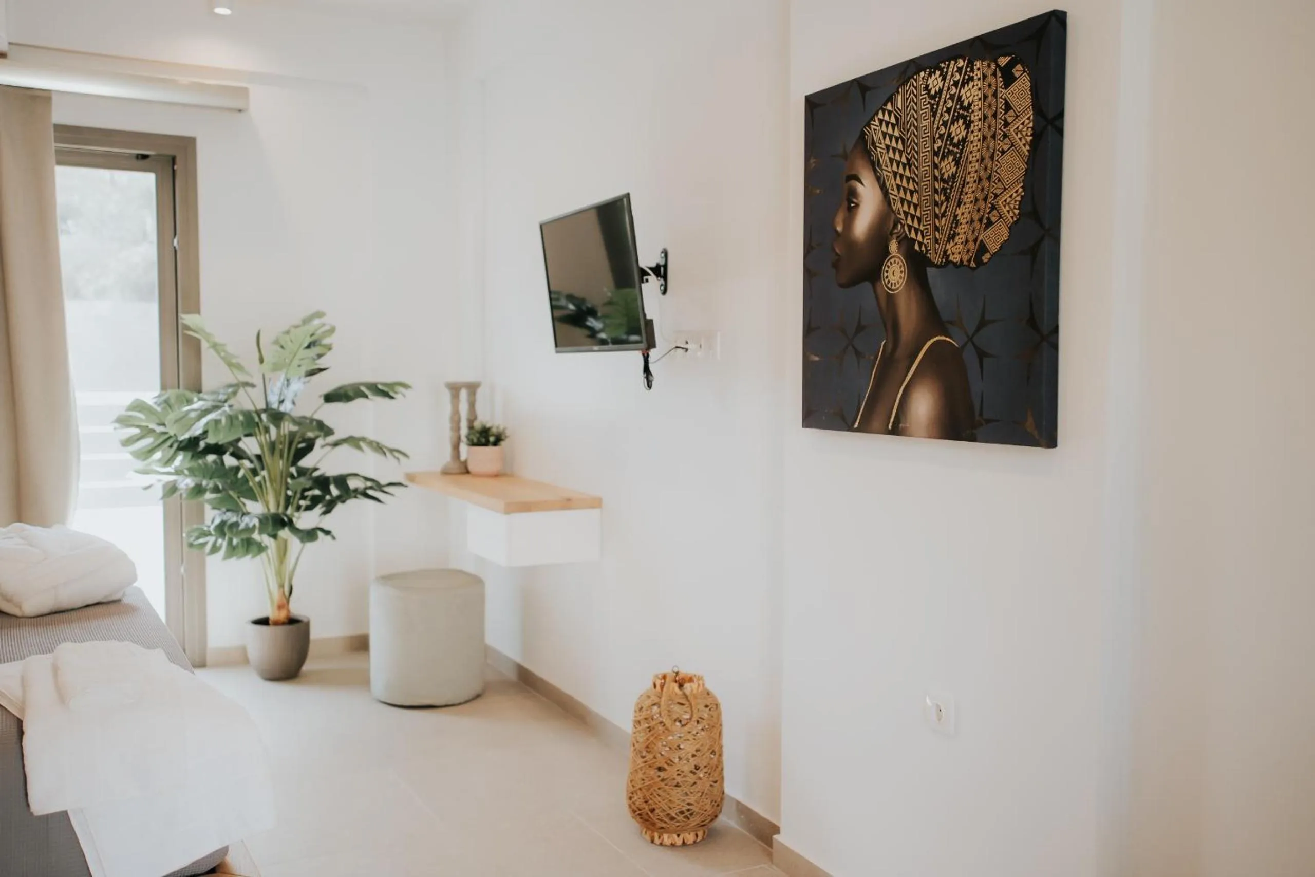 TV and multimedia in Elia boutique hotel