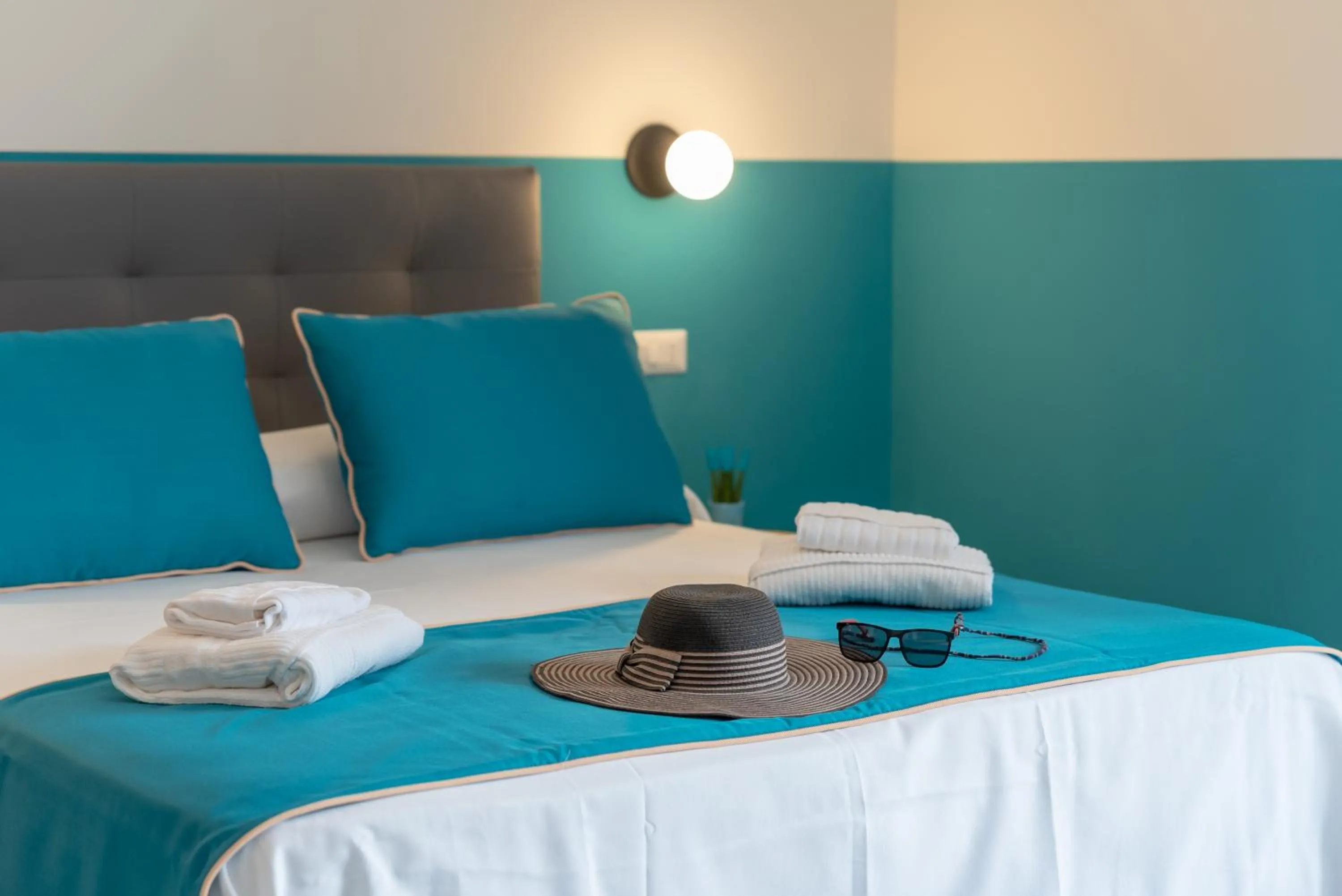 Bed in Sorrento Colors&Suites