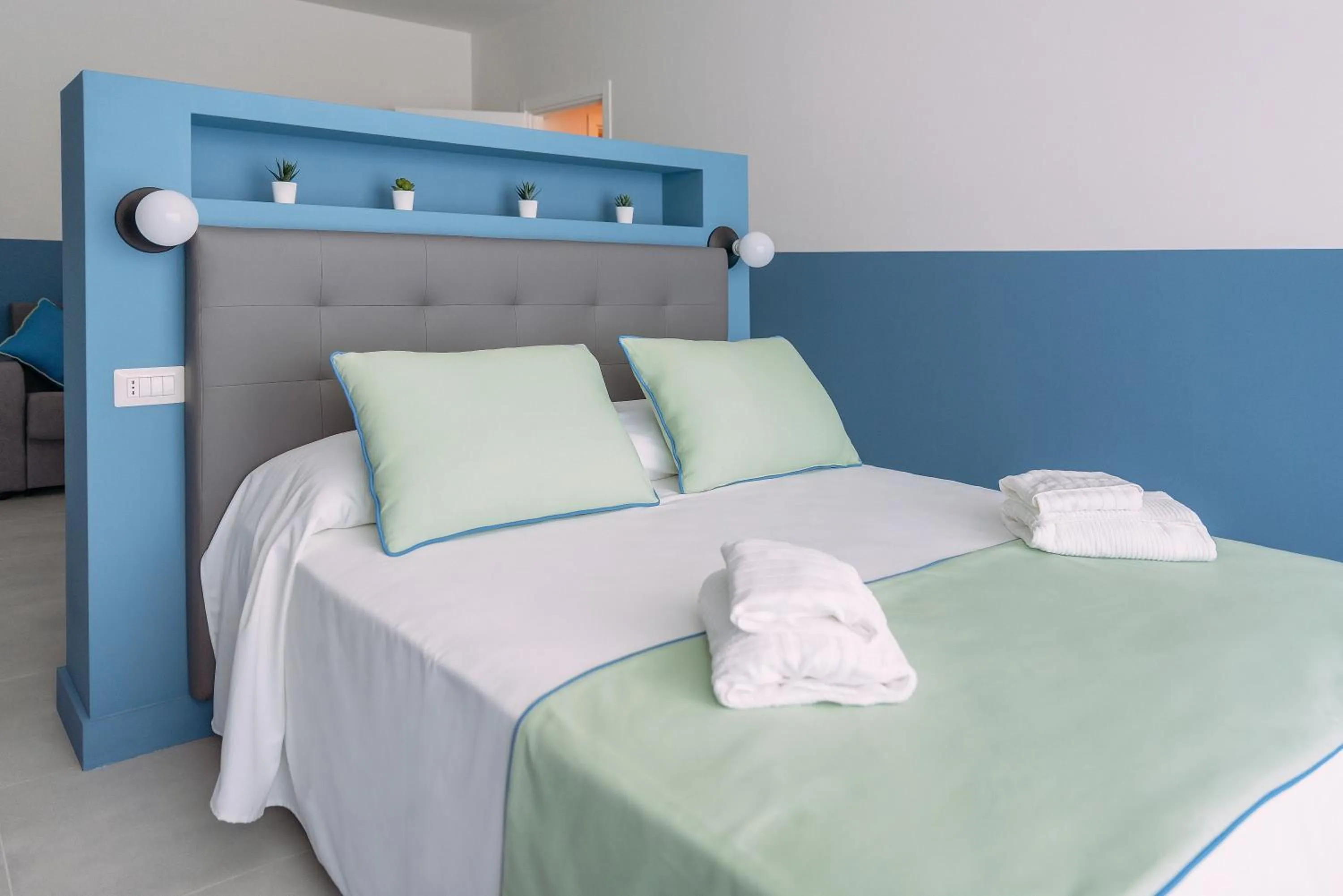 Bed in Sorrento Colors&Suites