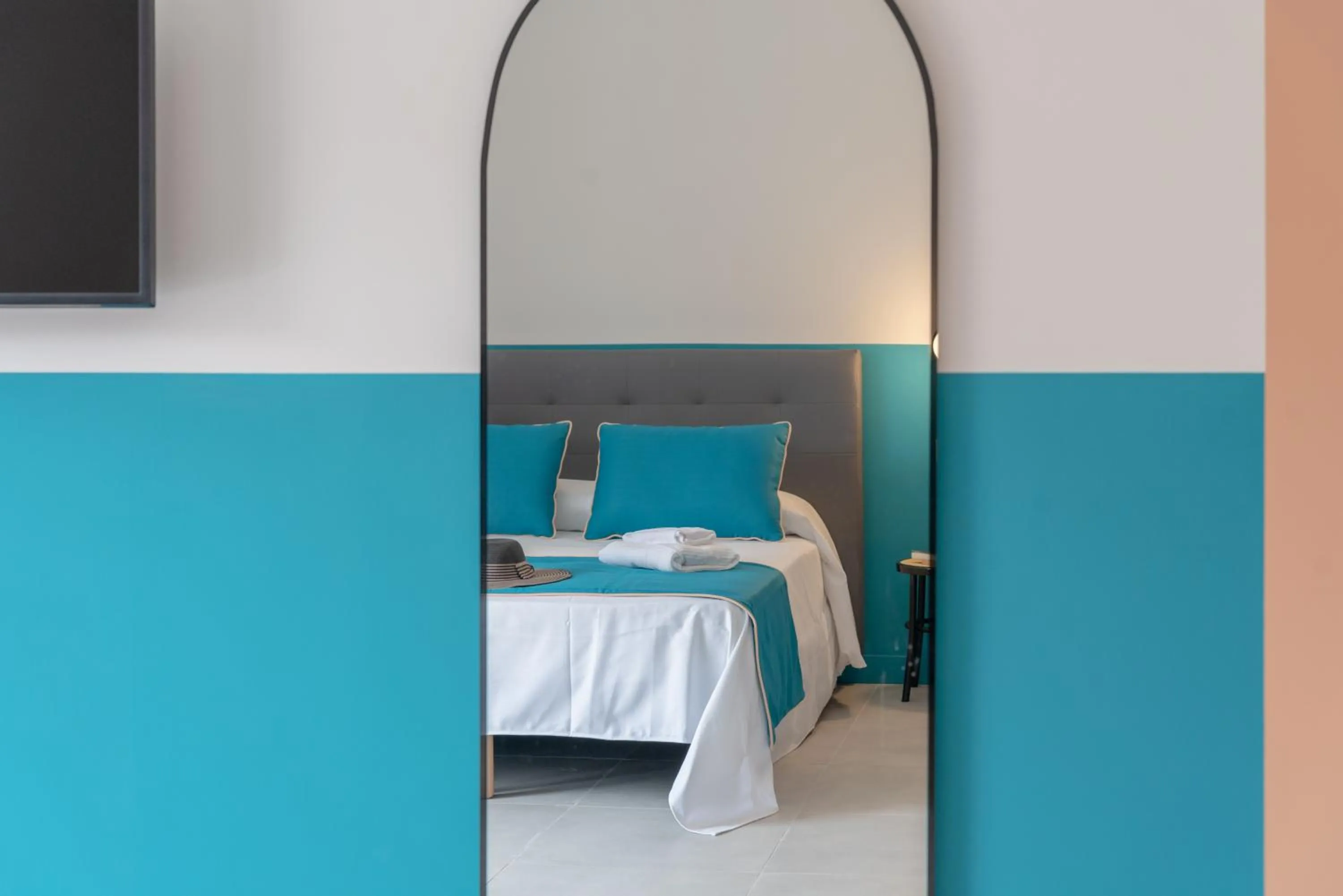 Bed in Sorrento Colors&Suites
