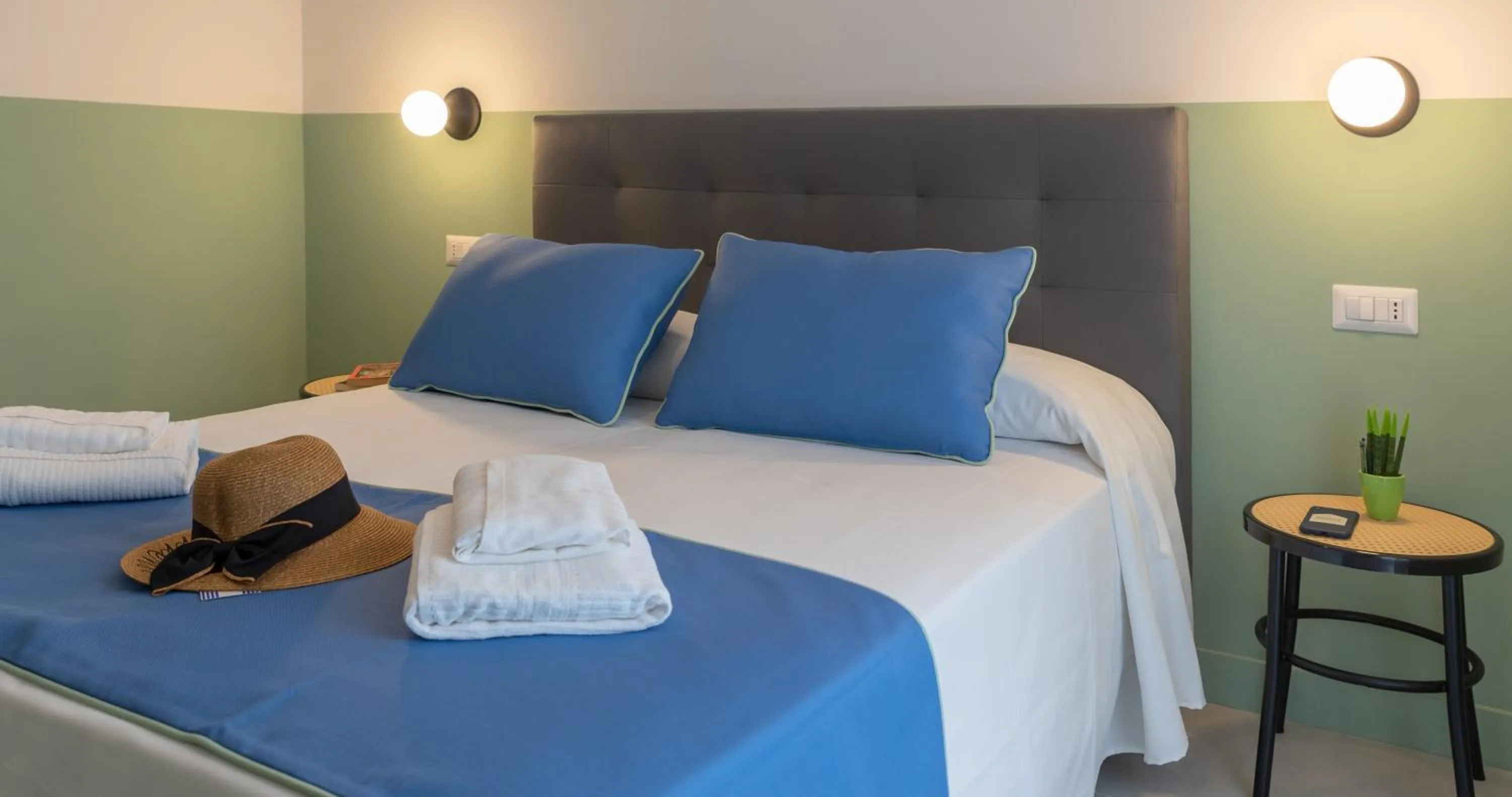 Bed in Sorrento Colors&Suites