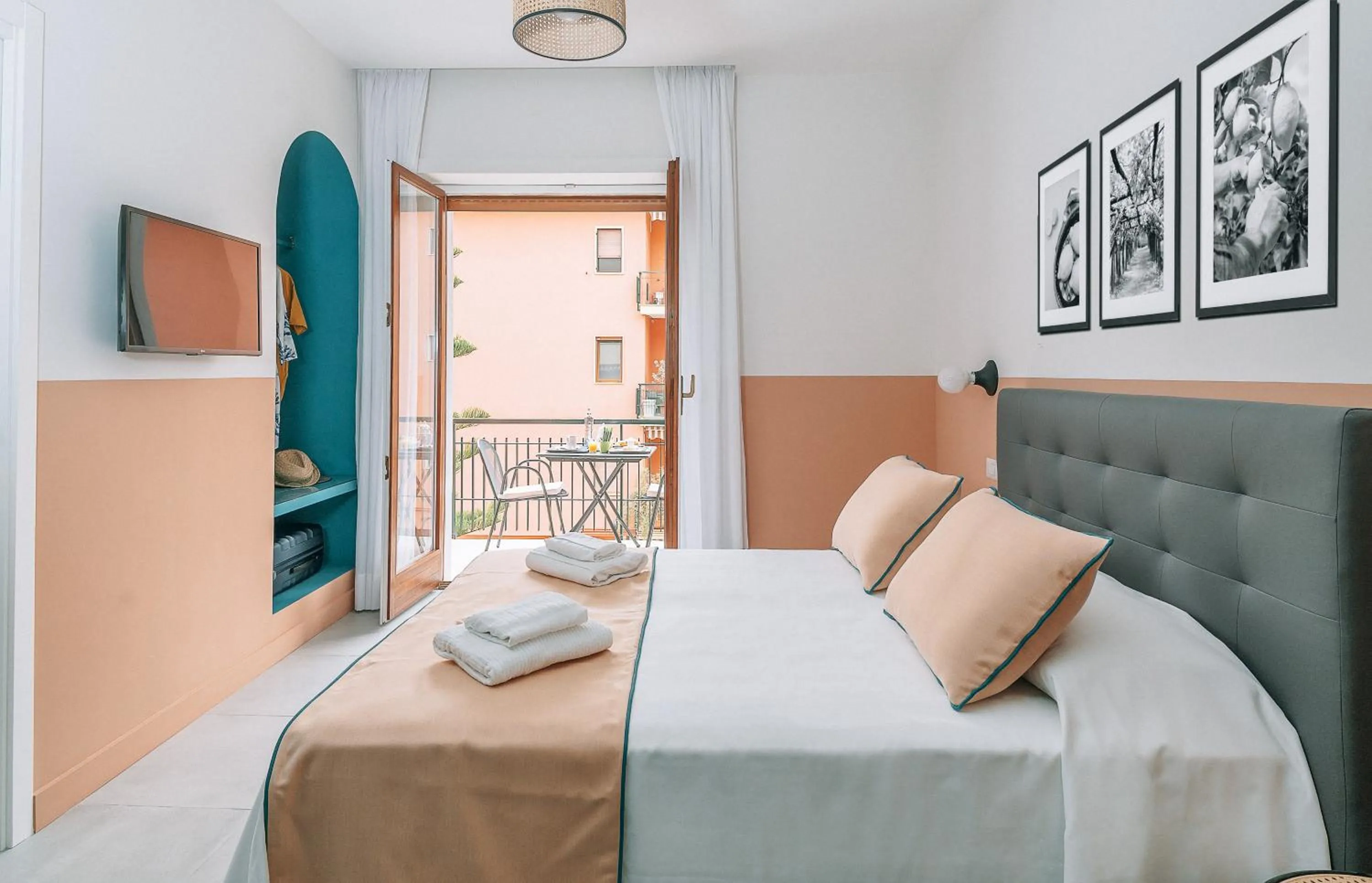 Bed in Sorrento Colors&Suites