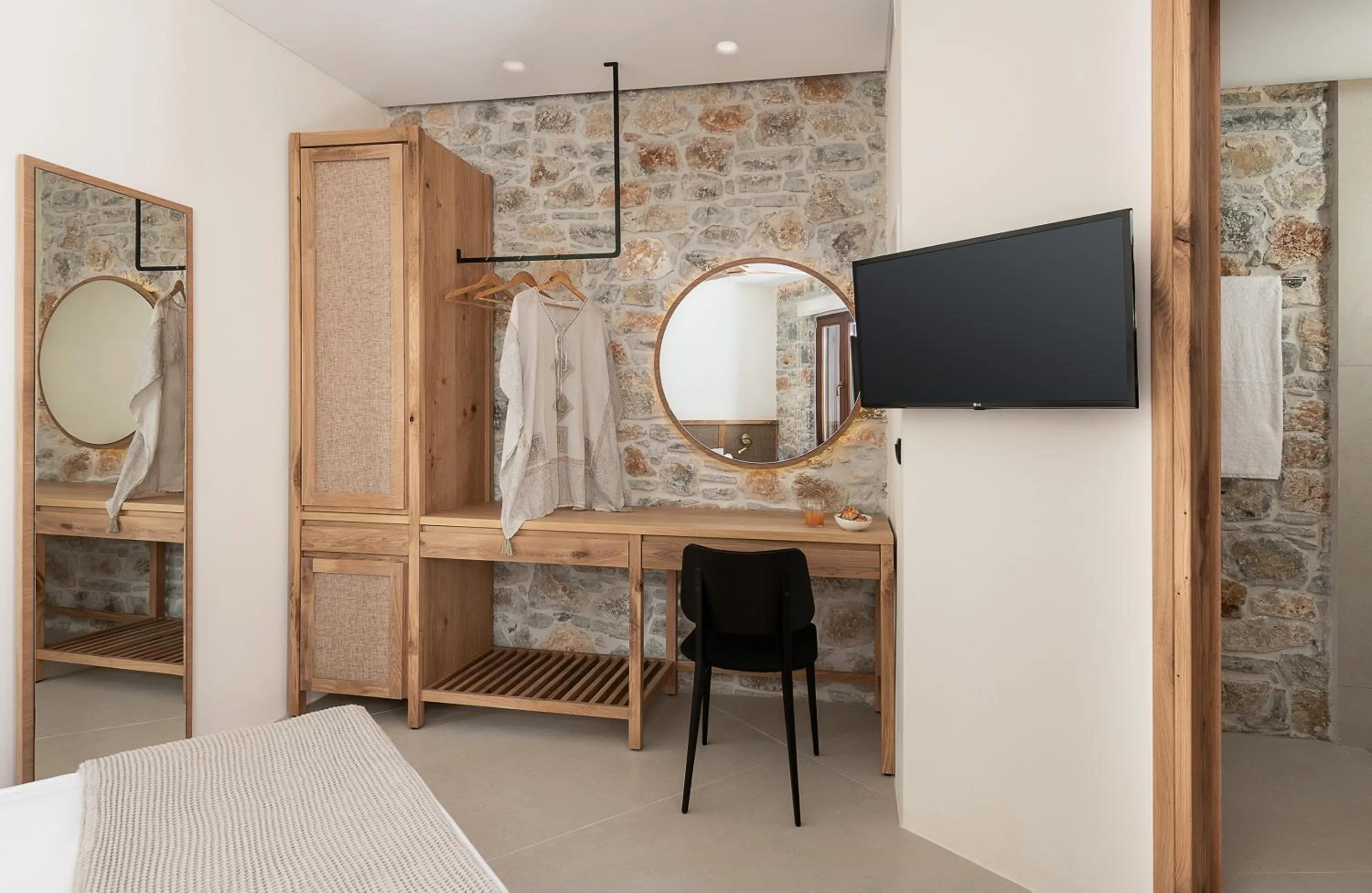 TV and multimedia in The Authentic Village Boutique Hotel