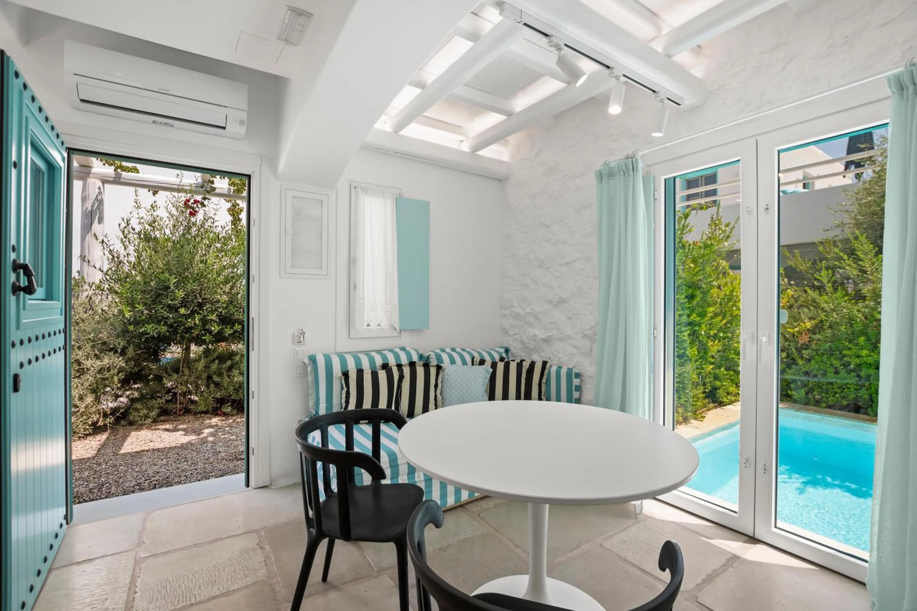 Patio in Majo Suites Hotel