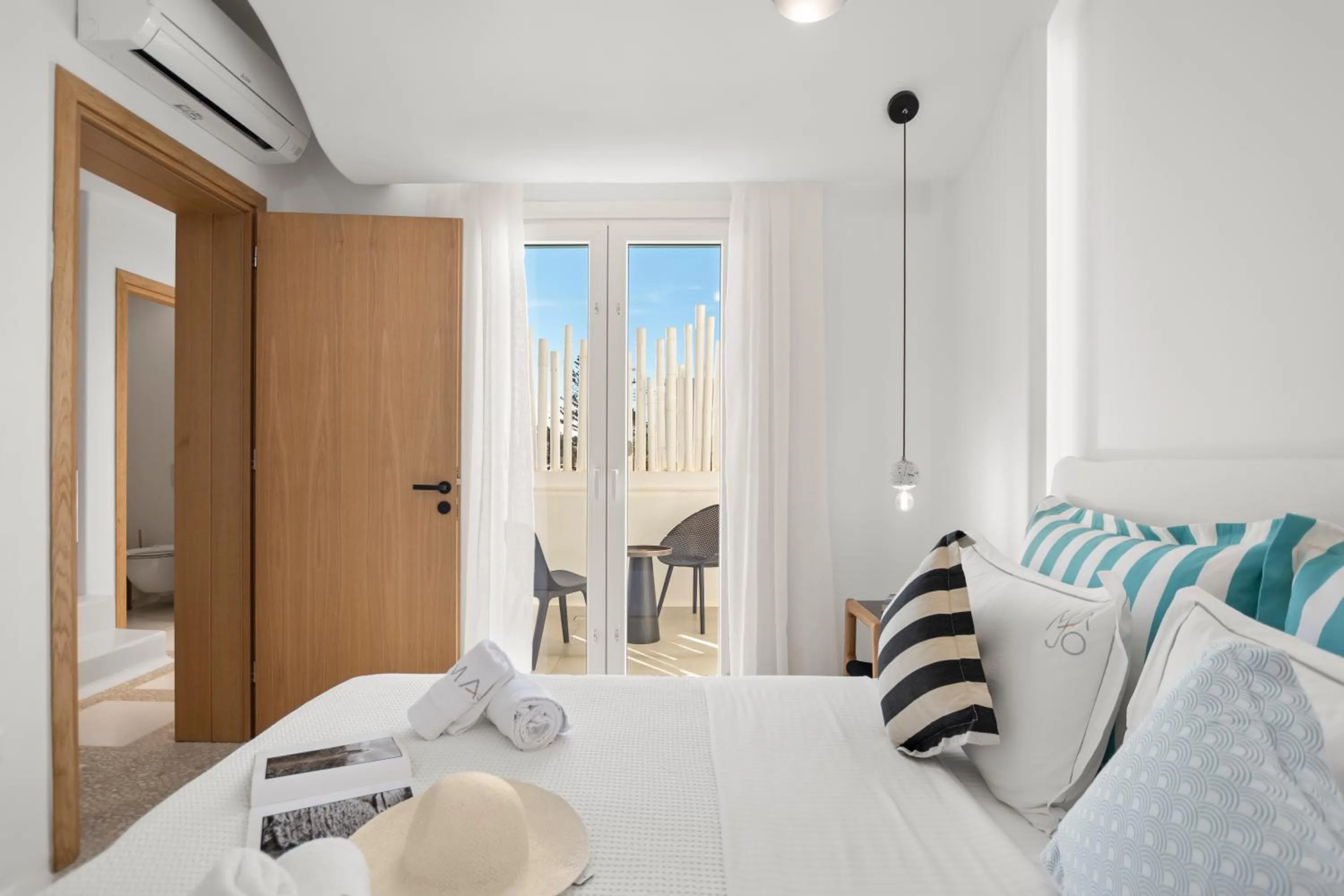 Property building, Bed in Majo Suites Hotel