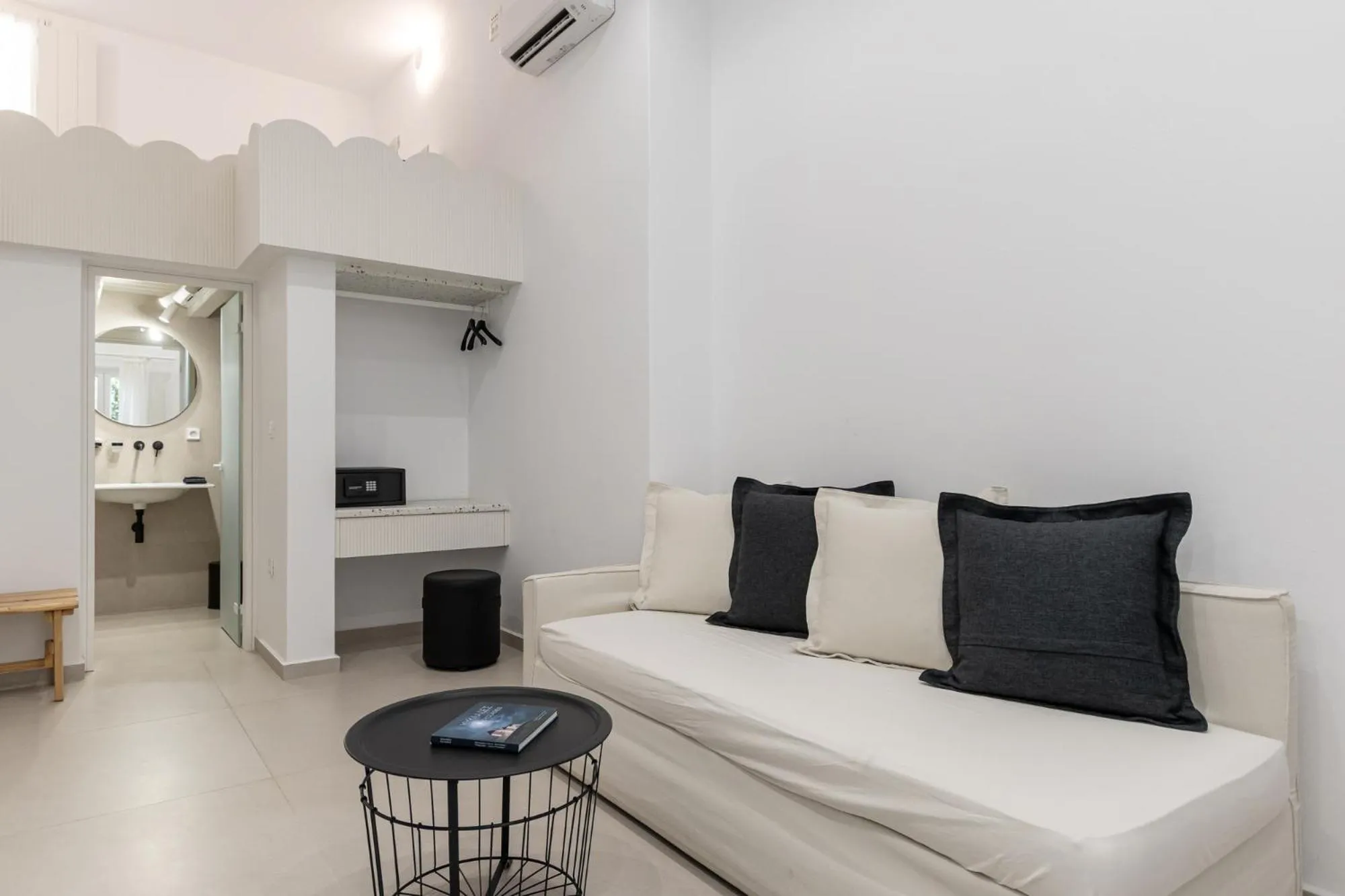 Bed in Majo Suites Hotel