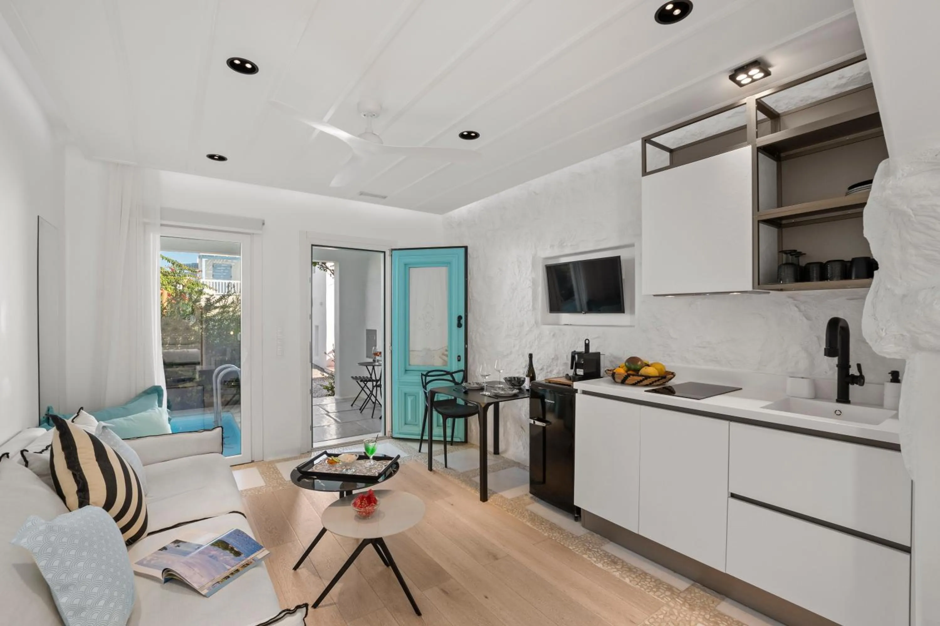 Patio in Majo Suites Hotel