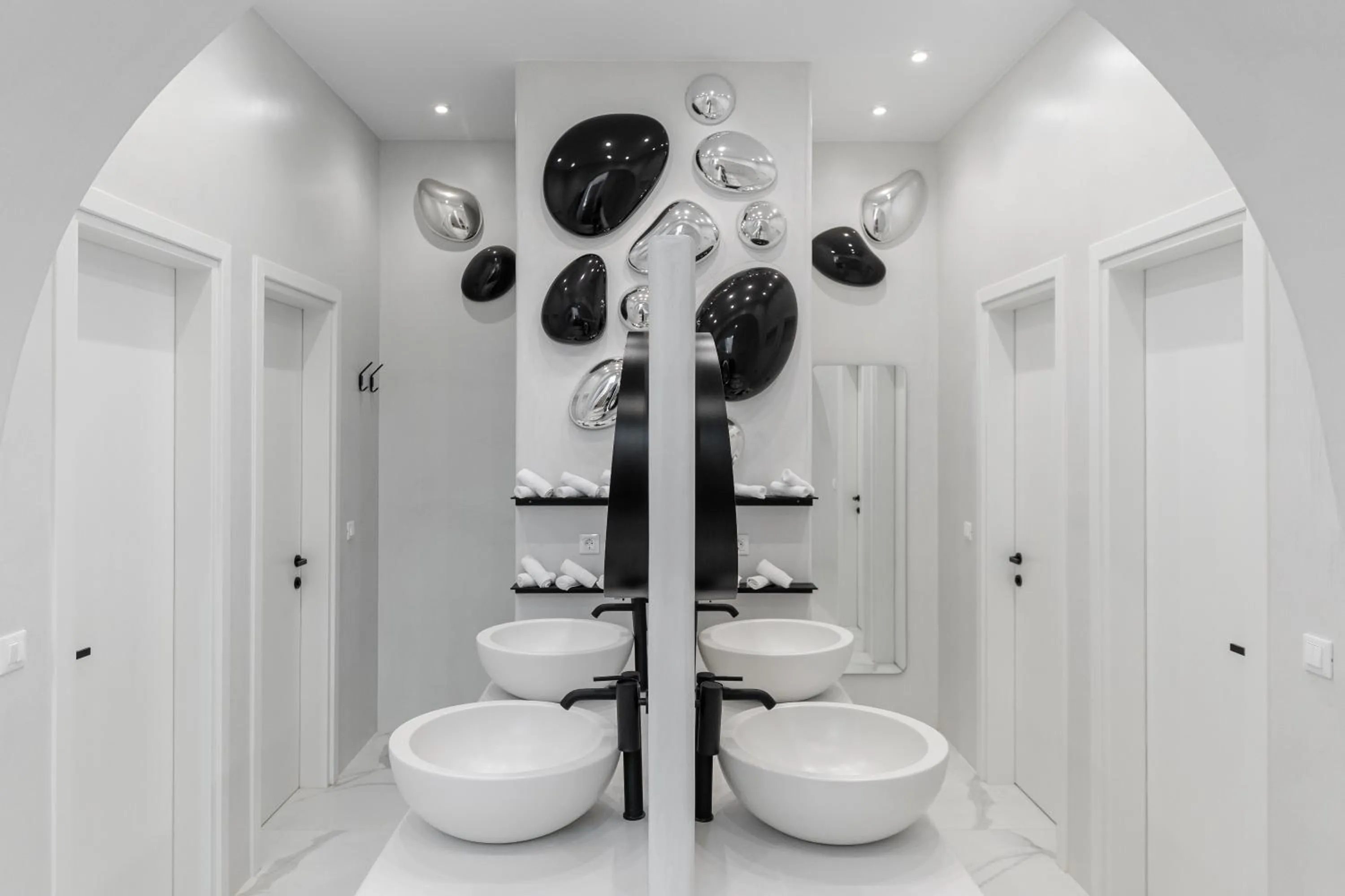 Shower in Majo Suites Hotel