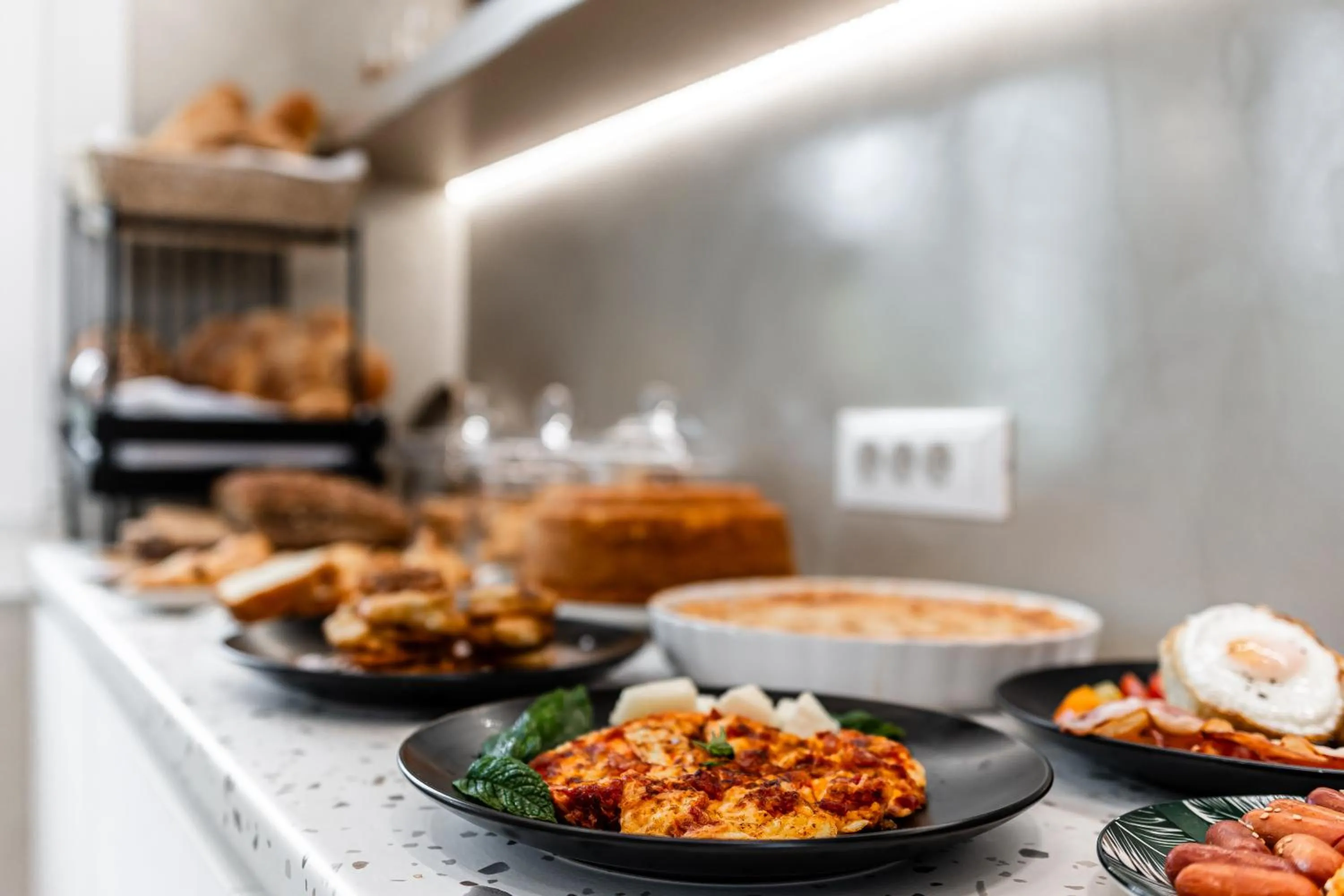 Restaurant/places to eat in Majo Suites Hotel