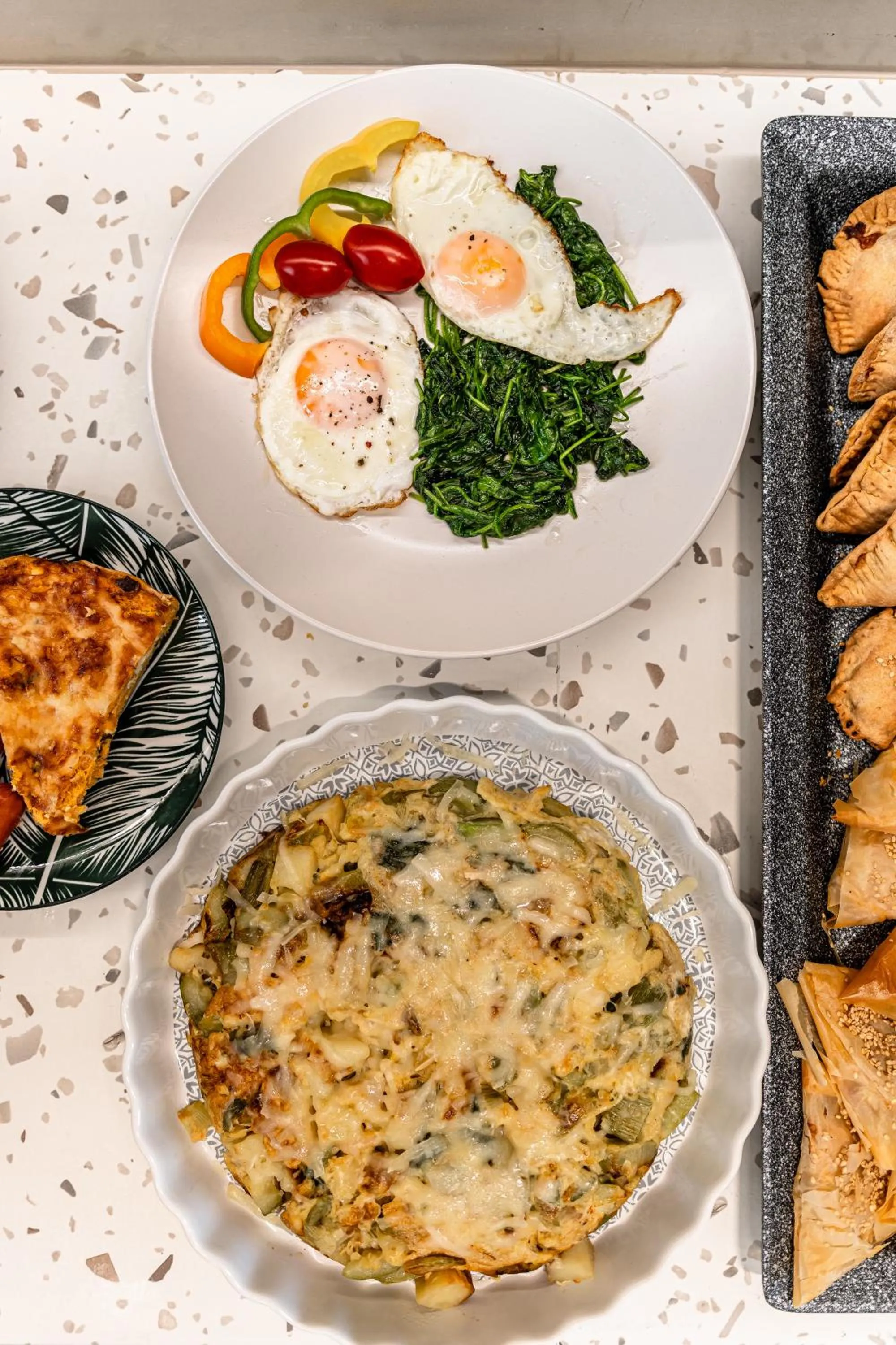 Restaurant/places to eat in Majo Suites Hotel