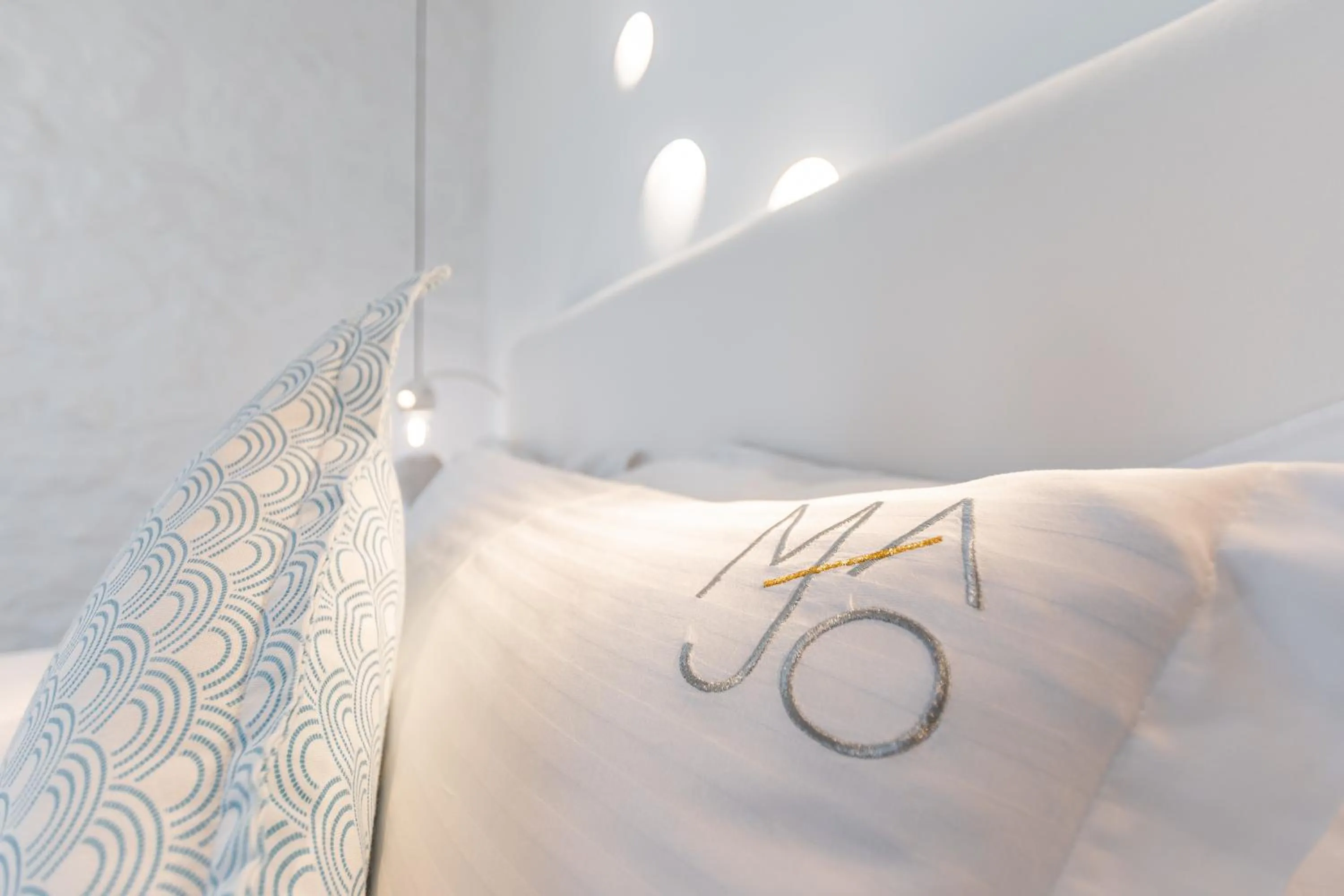 Shower, Bed in Majo Suites Hotel