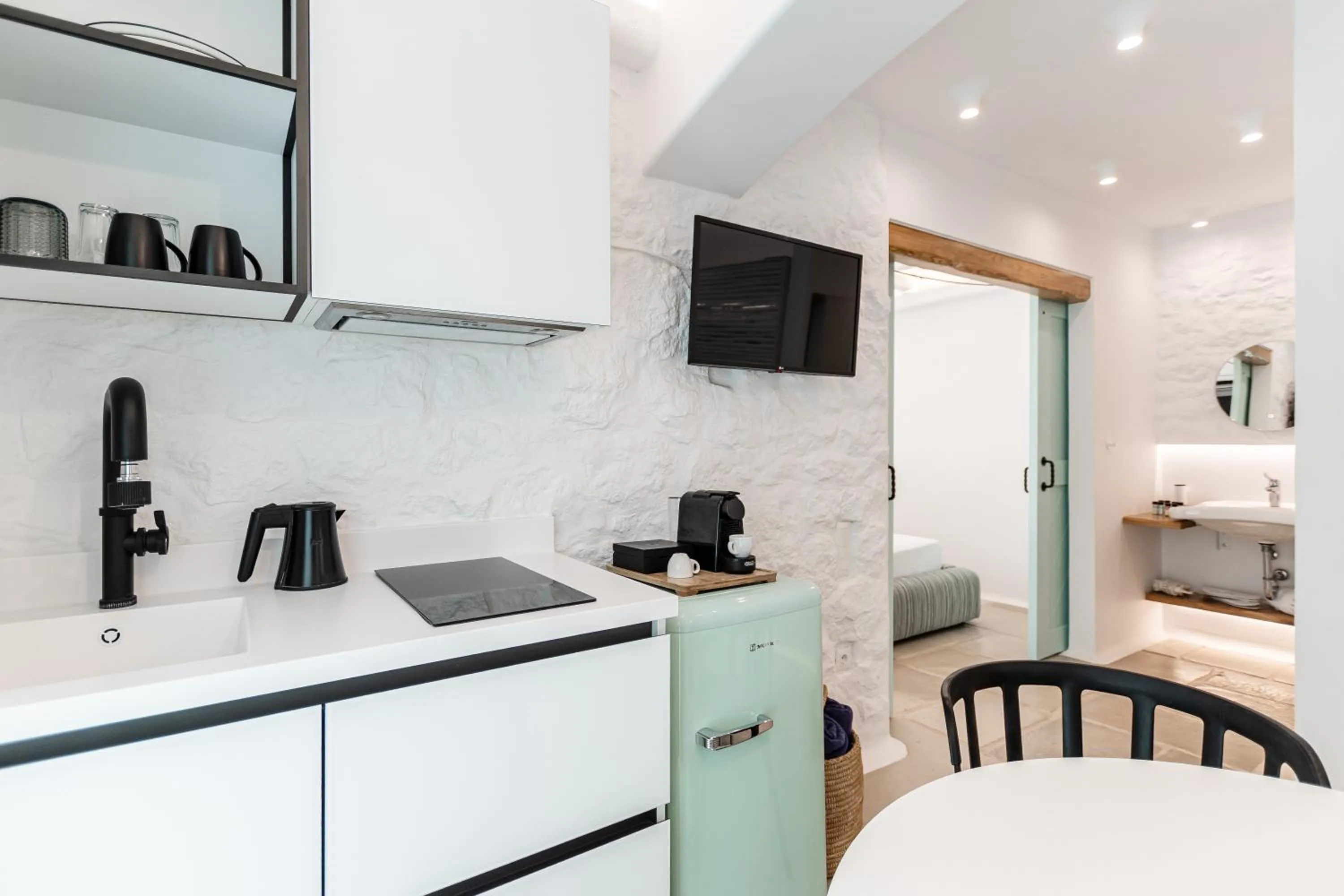 Shower in Majo Suites Hotel