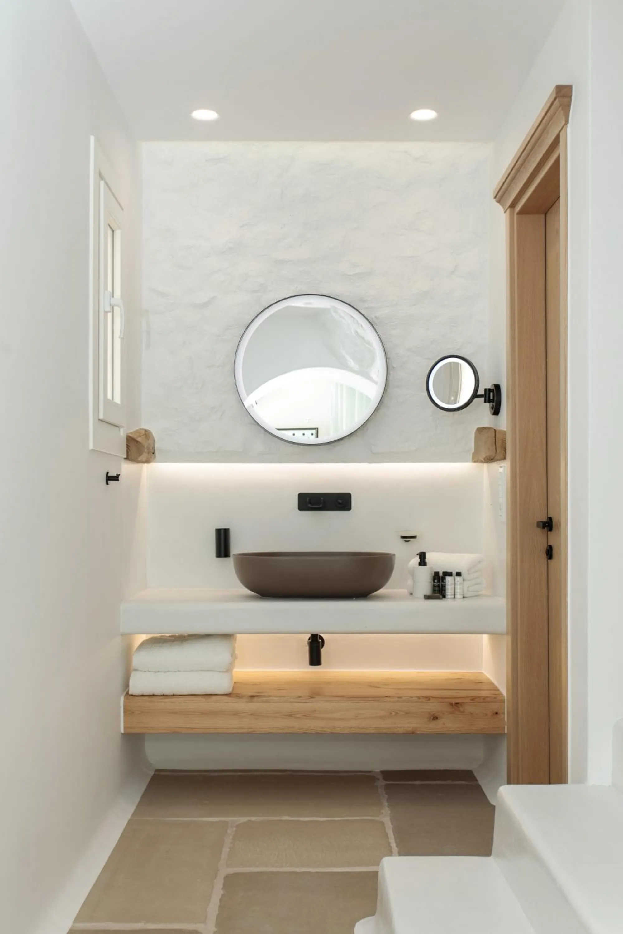 Bathroom in Majo Suites Hotel