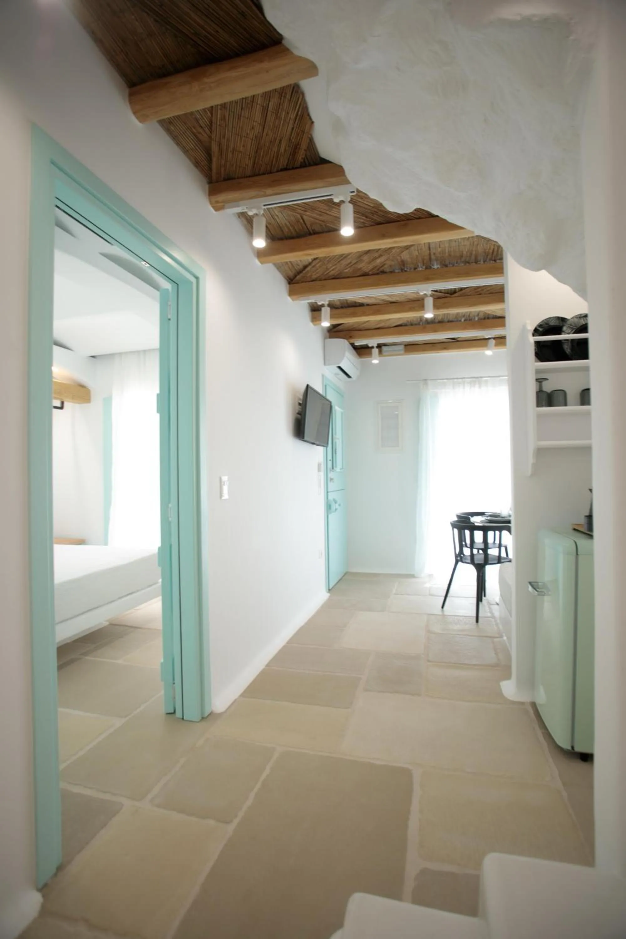 Kitchen or kitchenette in Majo Suites Hotel