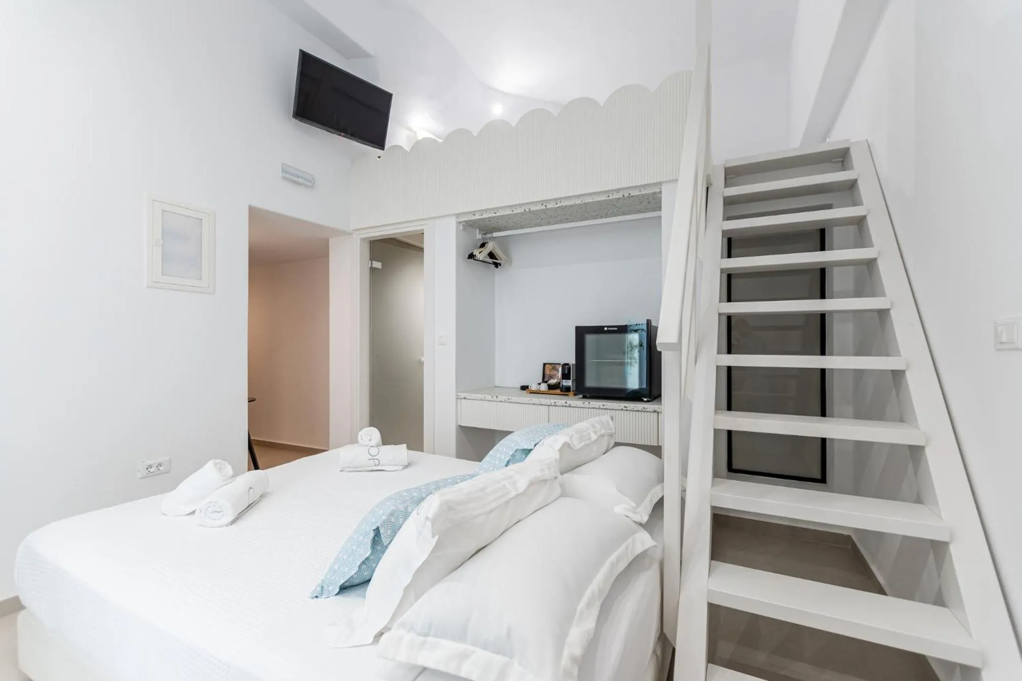 Bed in Majo Suites Hotel