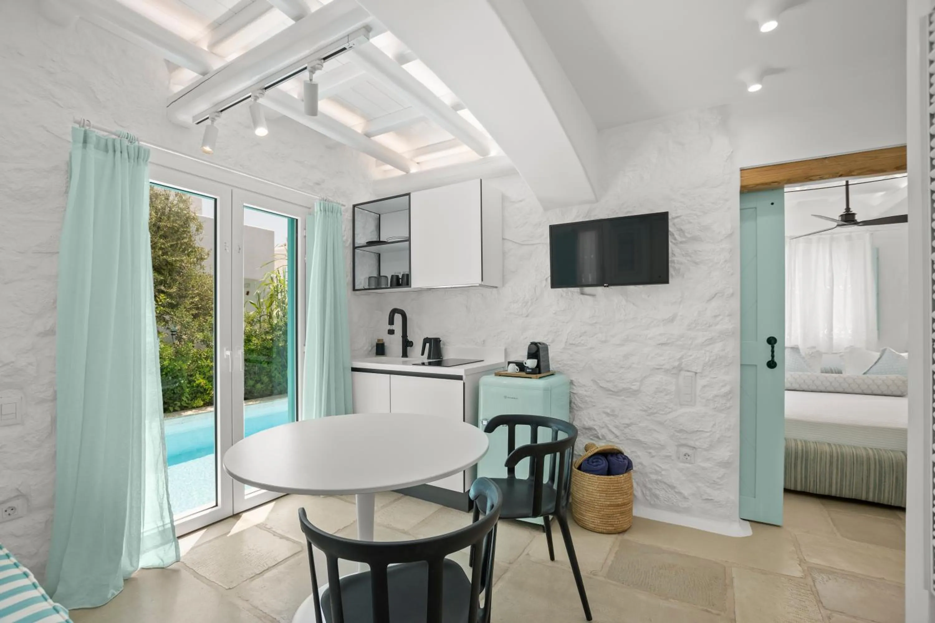 Patio in Majo Suites Hotel