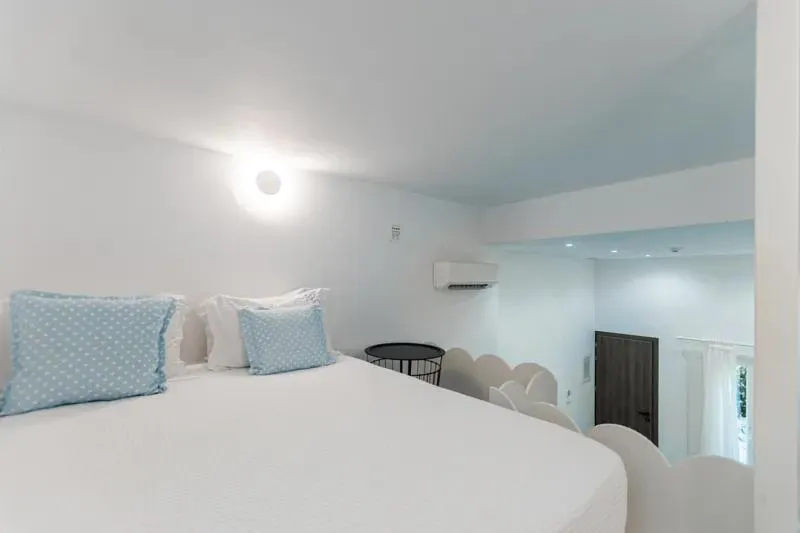 Bed in Majo Suites Hotel