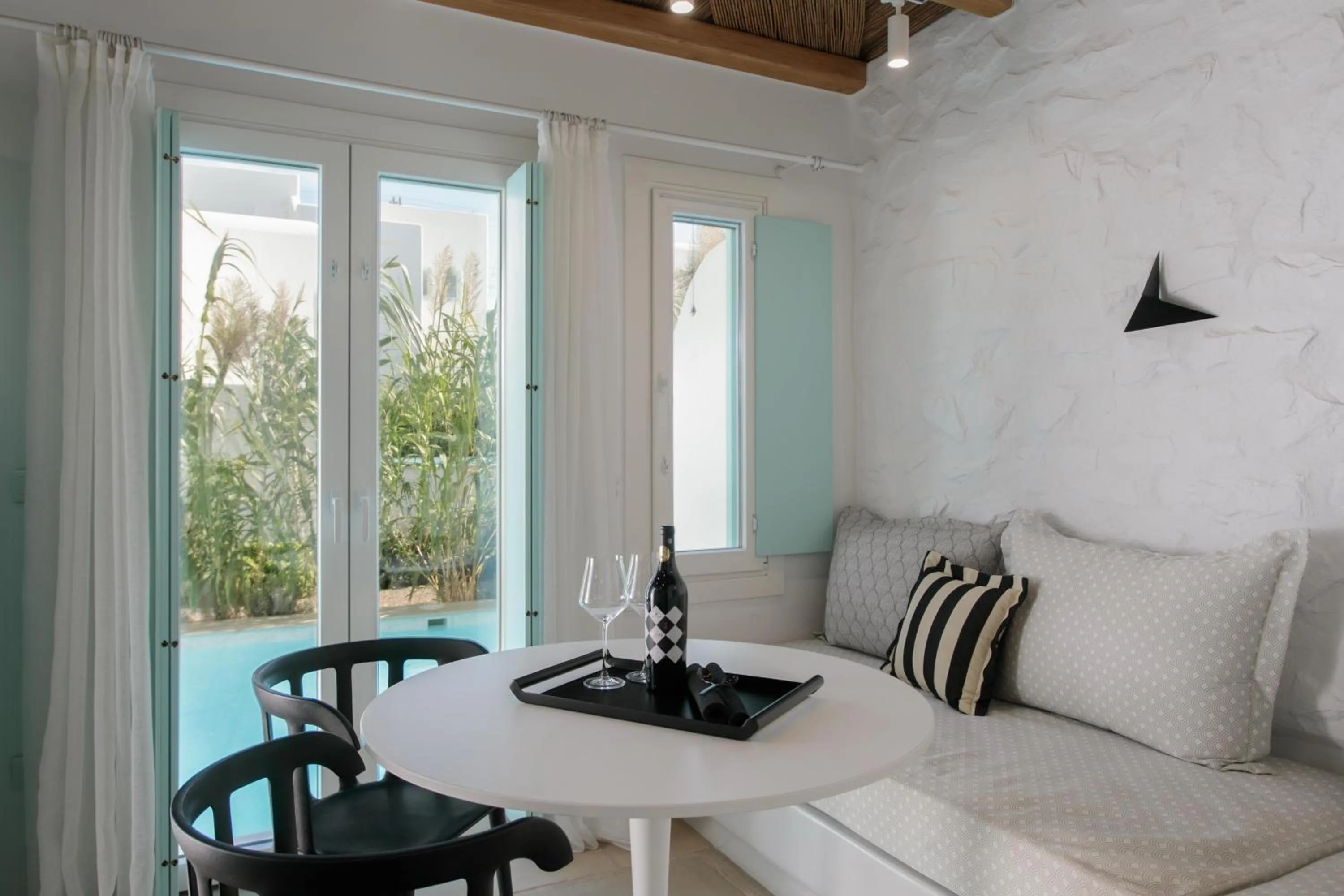 Seating area in Majo Suites Hotel