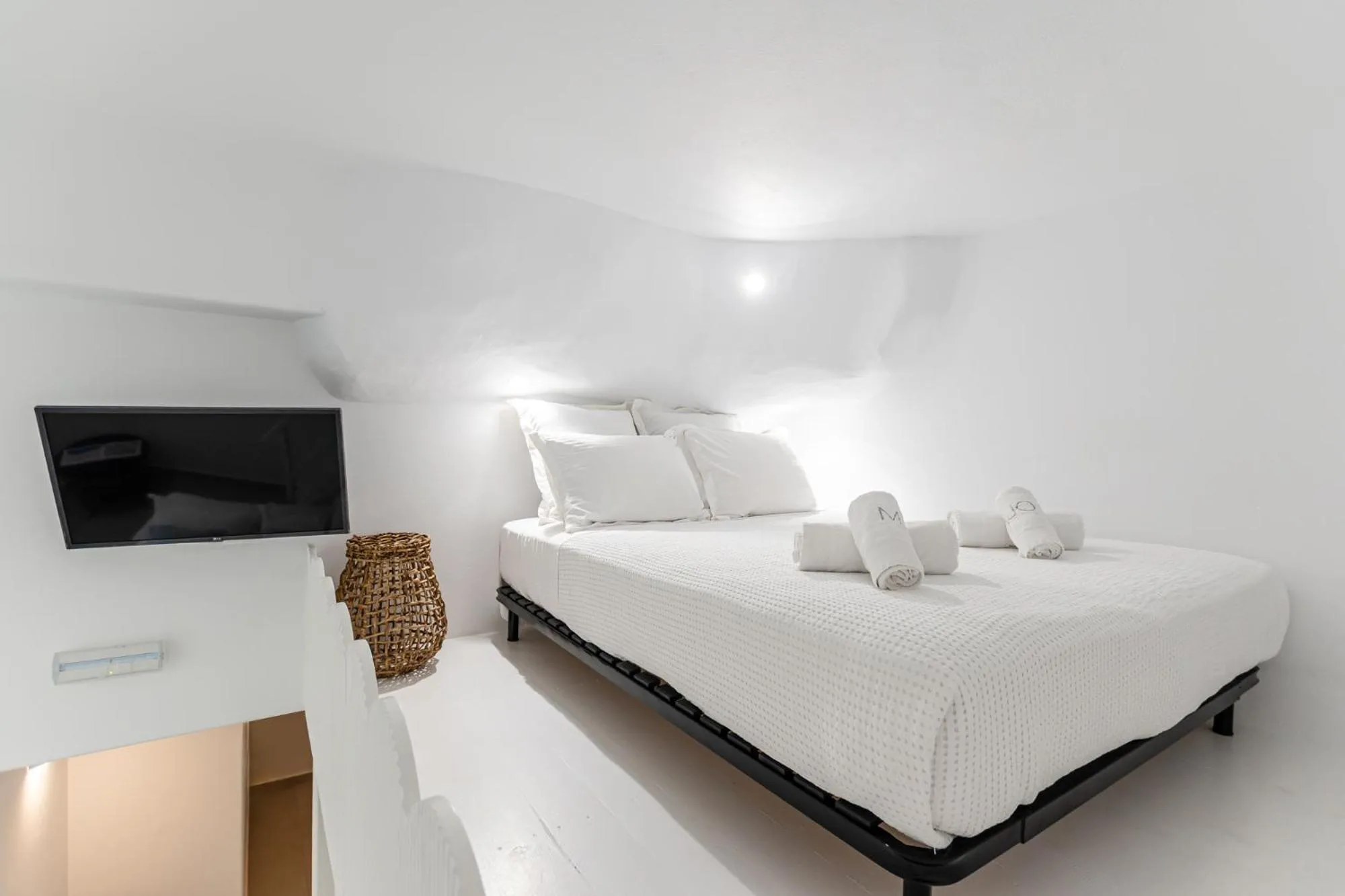 Bed in Majo Suites Hotel