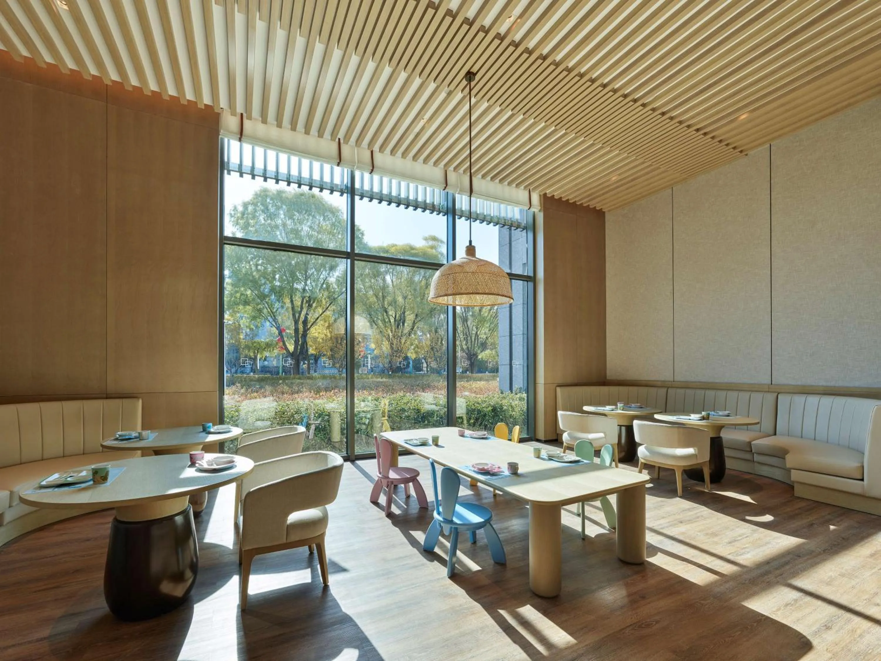 Restaurant/places to eat in Doubletree By Hilton Beijing Badaling