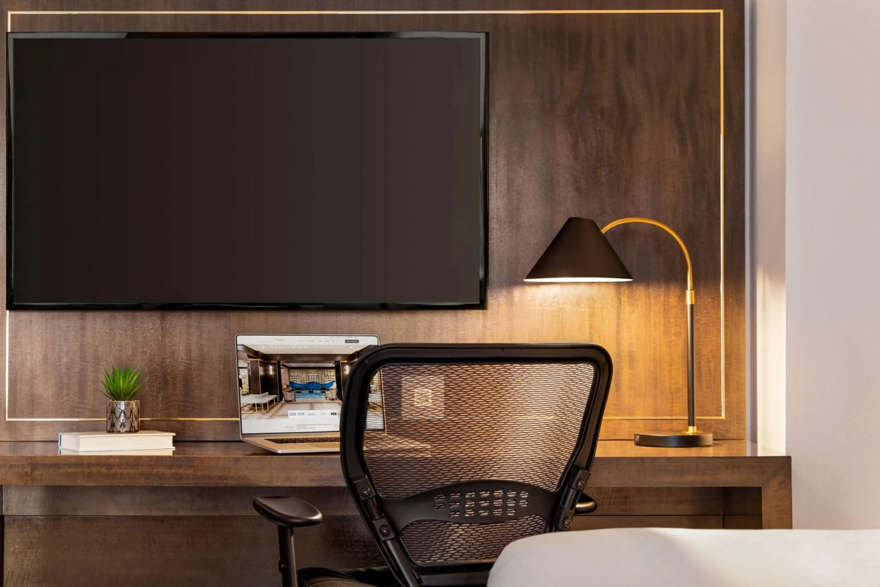 TV and multimedia in Martinique New York on Broadway, Curio Collection by Hilton