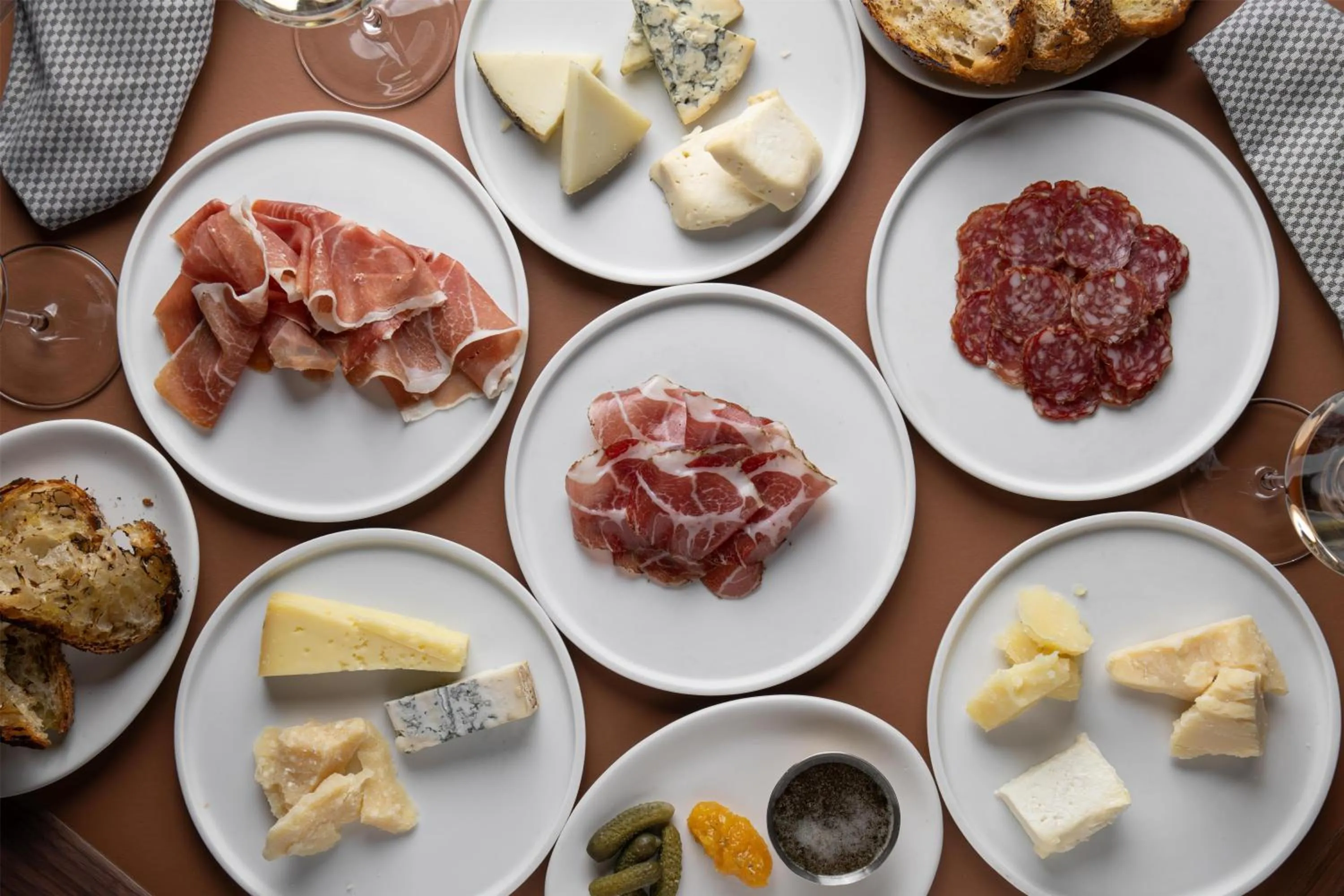 Lounge or bar in Martinique New York on Broadway, Curio Collection by Hilton