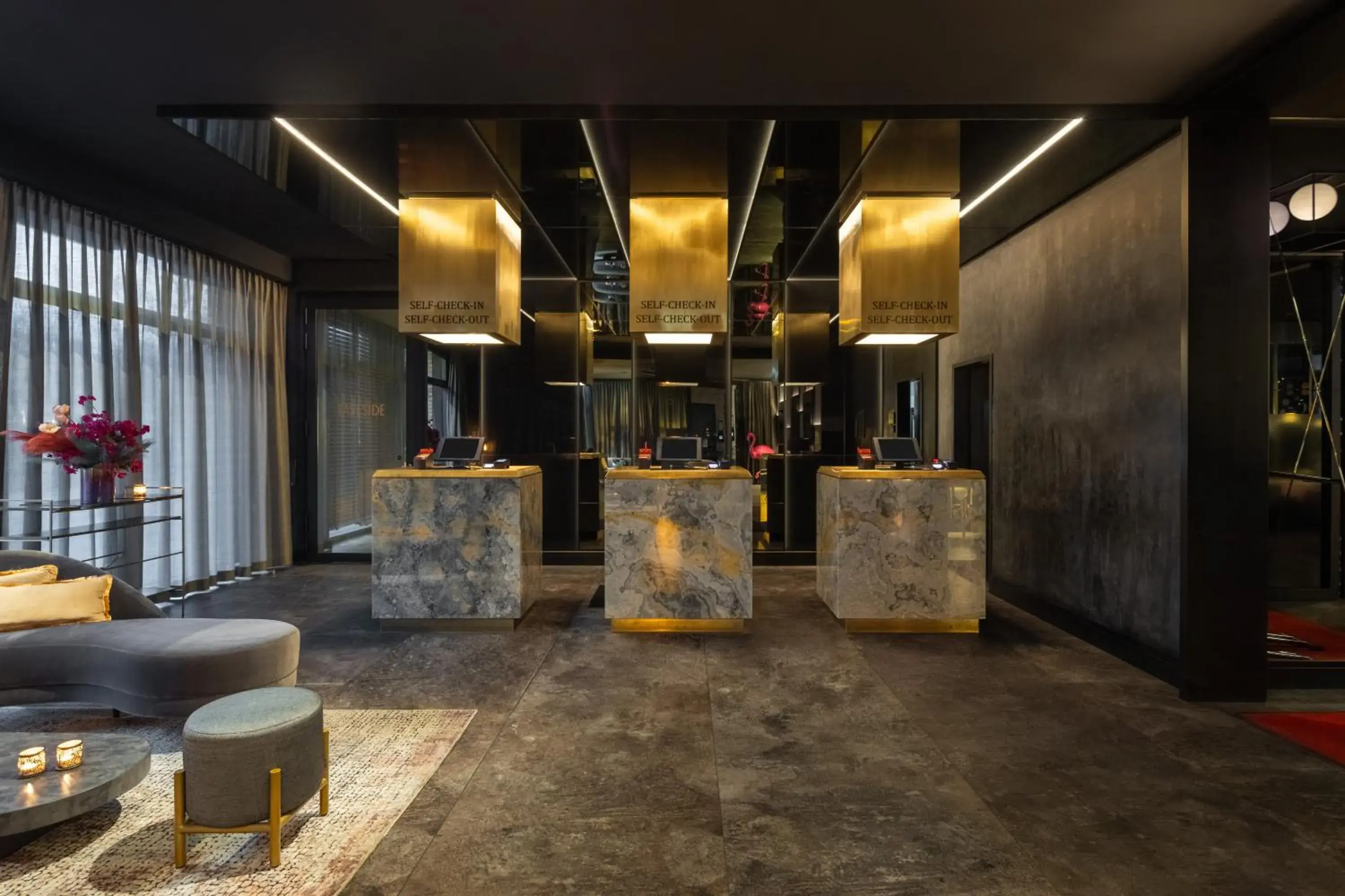 Lobby or reception in Hotel AMANO East Side Lobby or reception in Hotel AMANO East Side