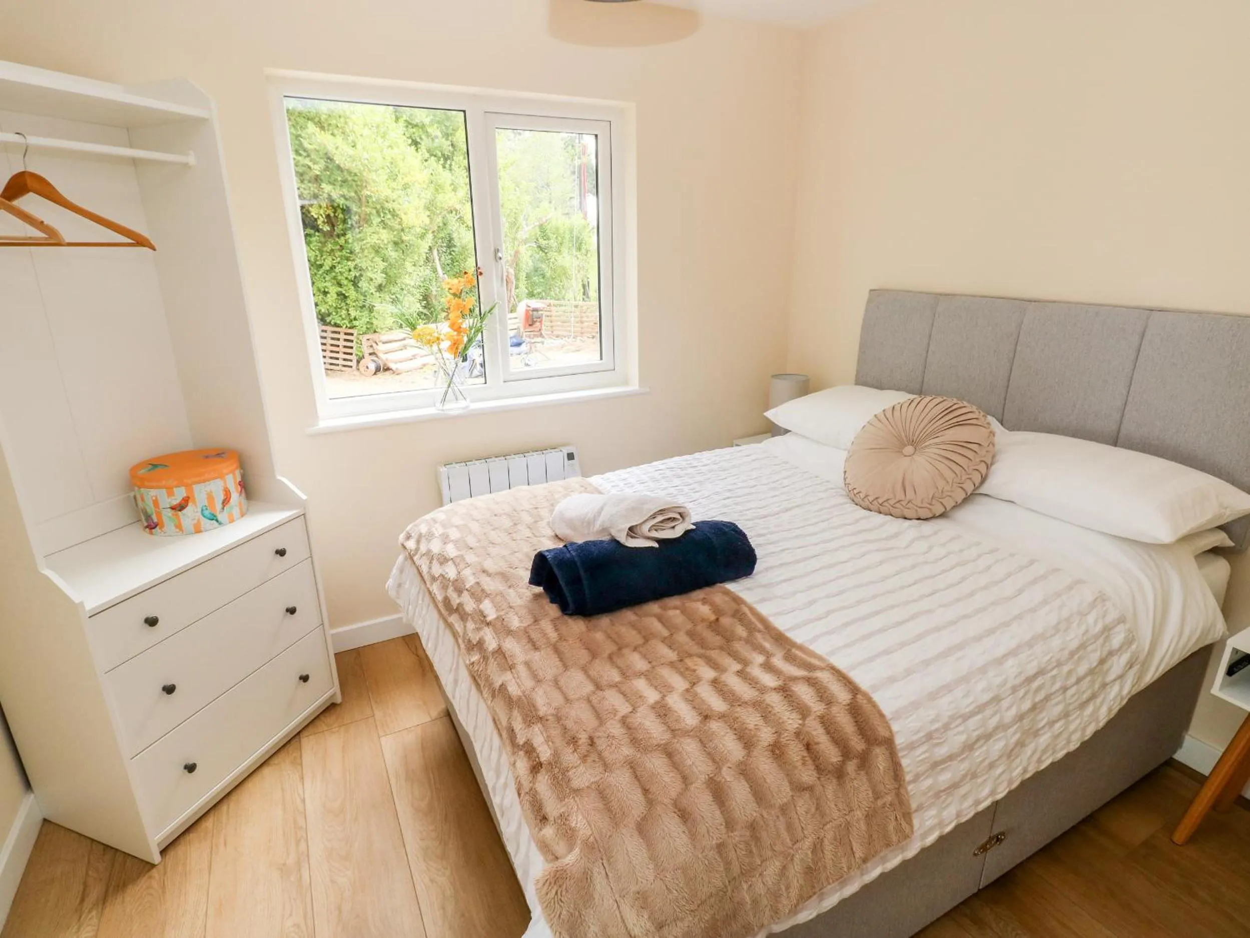 Bed in Ramsey Lodge Bier Wood Lodges